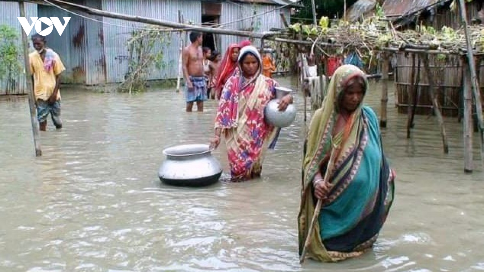 Mưa lũ ảnh hưởng cuộc sống của 1/3 dân số Bangladesh