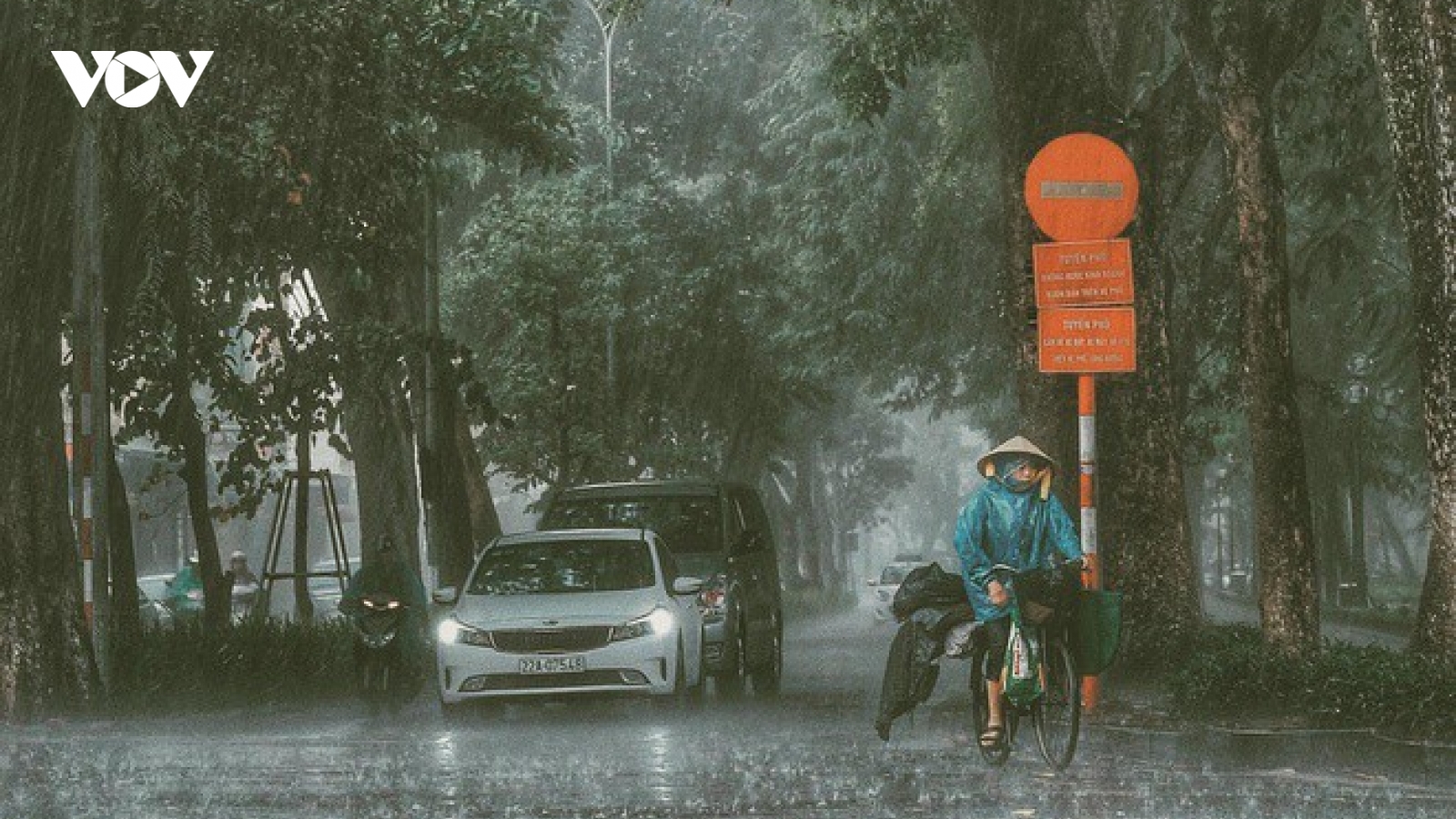 Thời tiết hôm nay (15/8): Bắc Bộ có nơi mưa to đến rất to