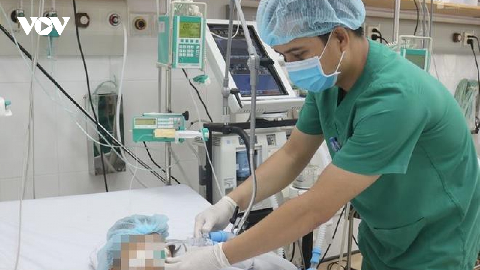 Theo ông nội đi câu, 2 em nhỏ bị đuối nước