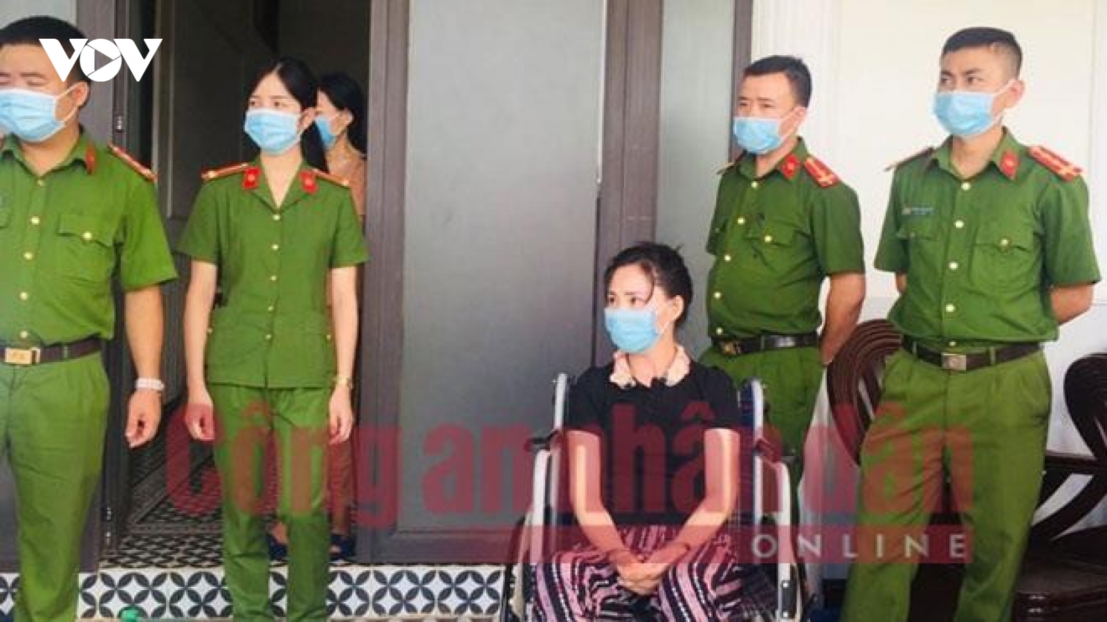 Giả danh nhà ngoại cảm tìm mộ liệt sỹ, đúc 17 'thỏi vàng' để lừa đảo