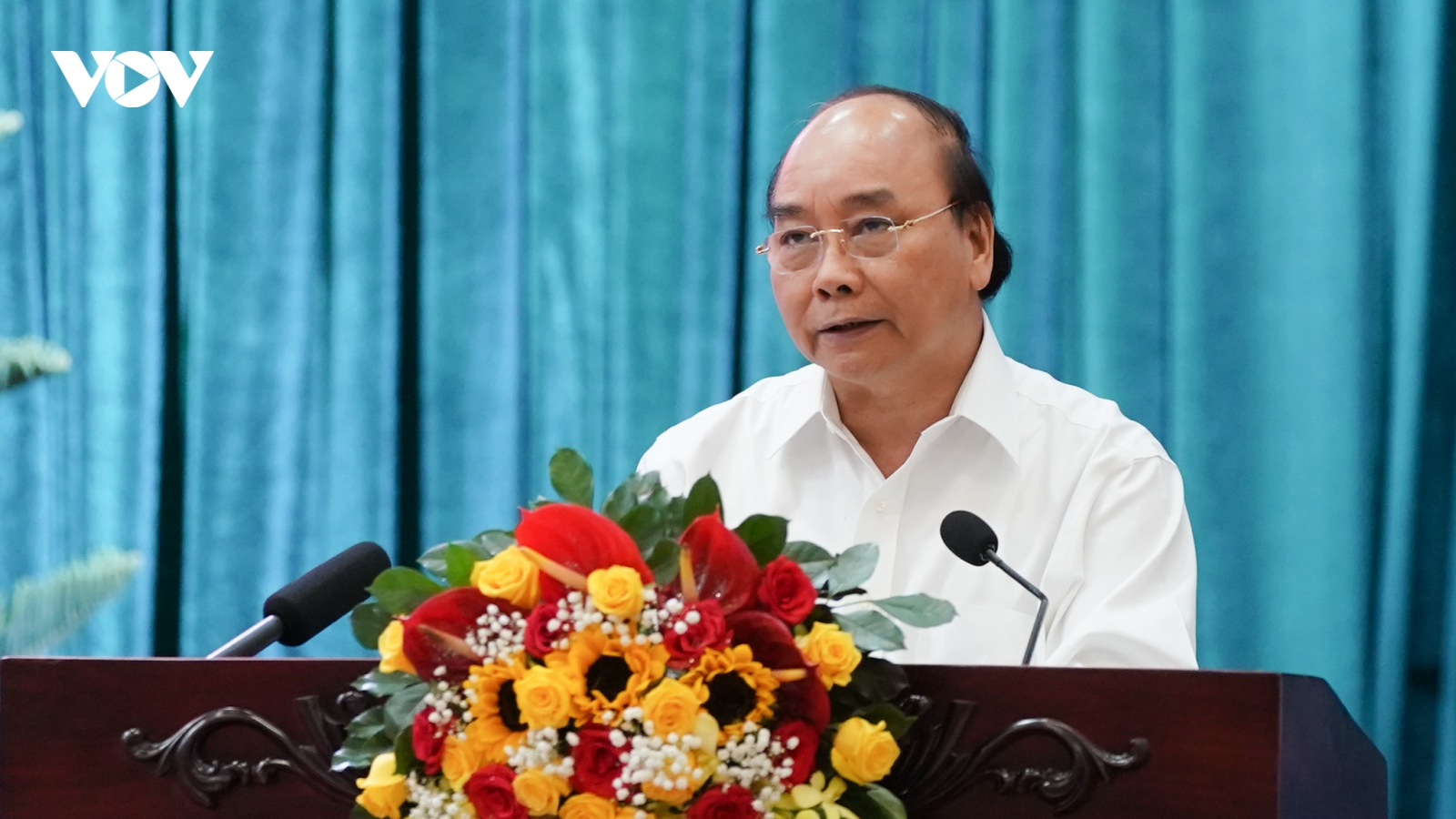 Thủ tướng gửi thư khen, động viên các "chiến sĩ áo trắng"