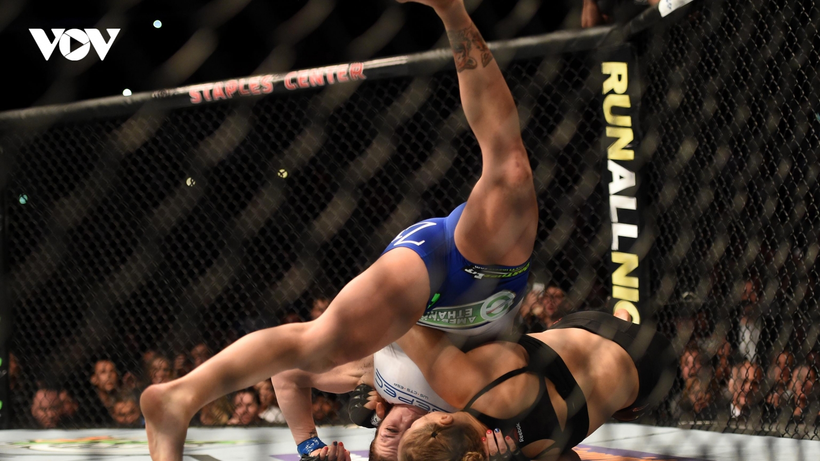 VIDEO: “Nữ hoàng UFC” thắng trận chỉ sau 14 giây giao đấu