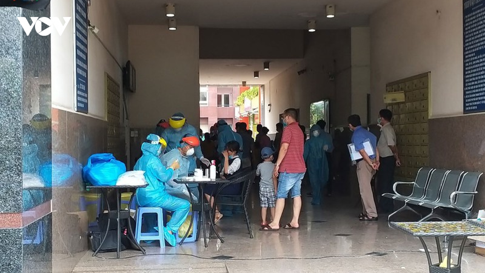 Phong tỏa một chung cư tại TPHCM, xét nghiệm 300 người phòng Covid-19