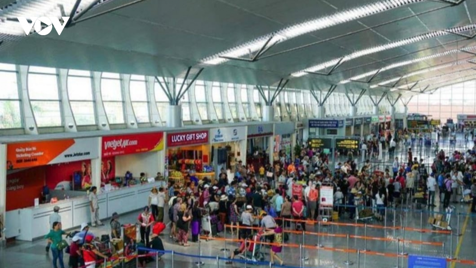 Điều 3 “siêu máy bay” A350 đưa 700 khách mắc kẹt rời Đà Nẵng