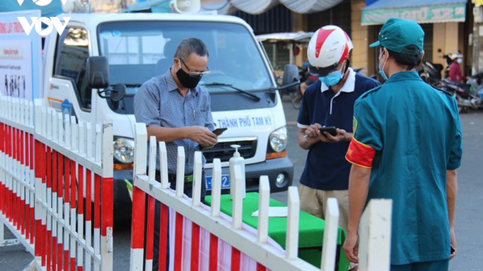 Phong tỏa một khu vực gần chợ Tam Kỳ do bé trai nghi nhiễm Covid-19