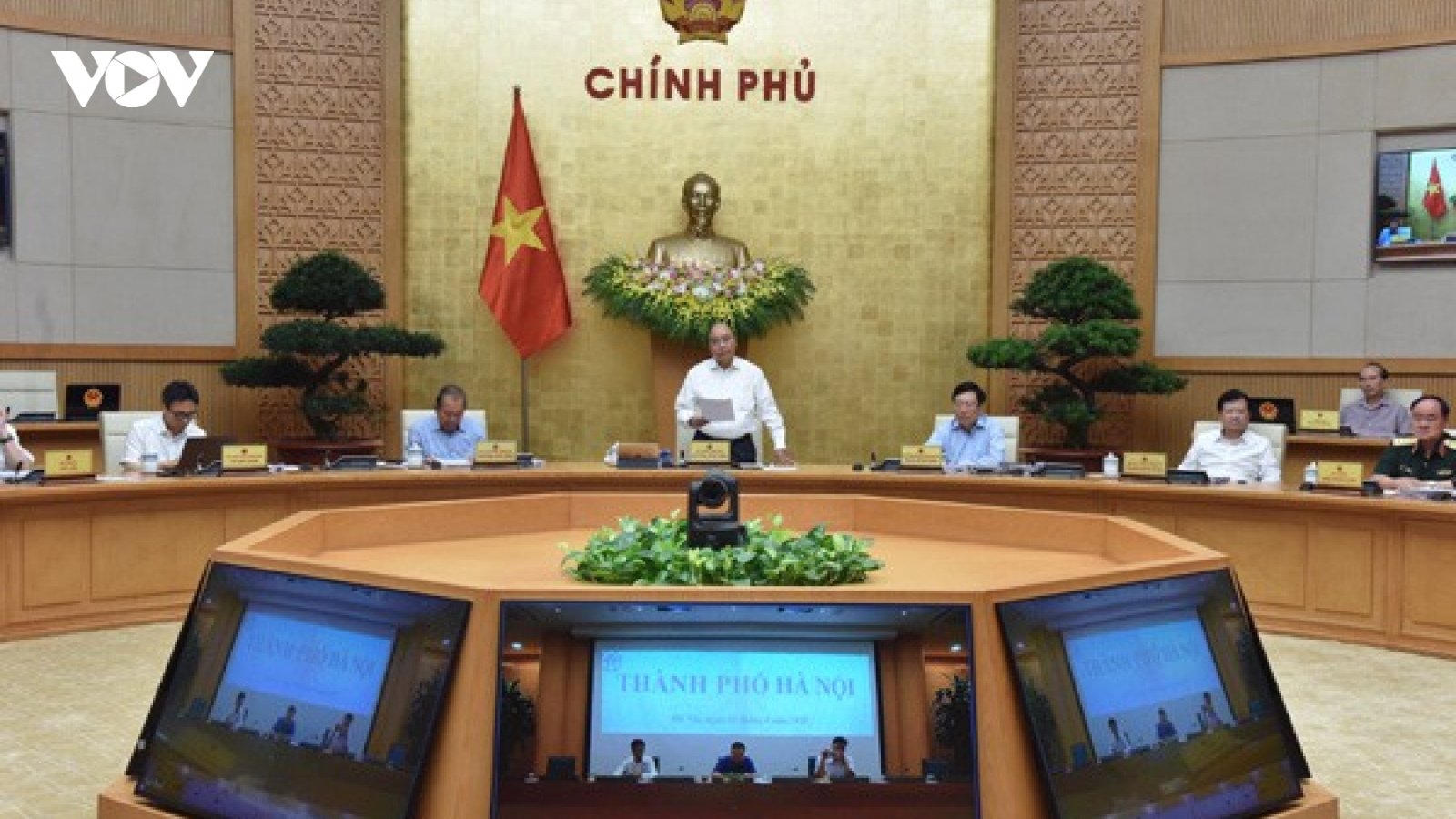 Thủ tướng: Vừa chung sức chống dịch, vừa phấn đấu tăng trưởng cao nhất