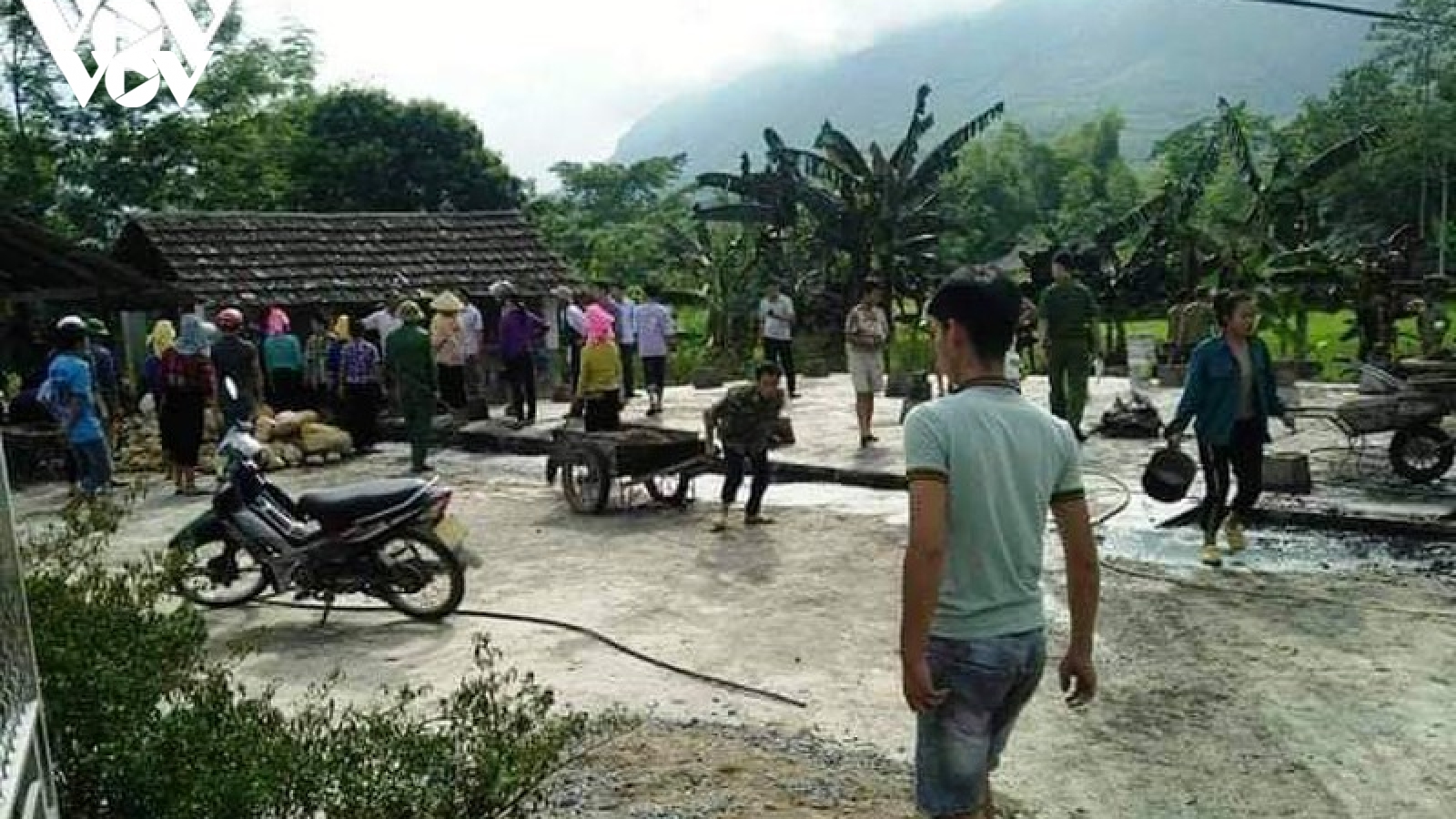 Sau vụ cháy nhà, phát hiện xác chết dưới ao ở Yên Bái