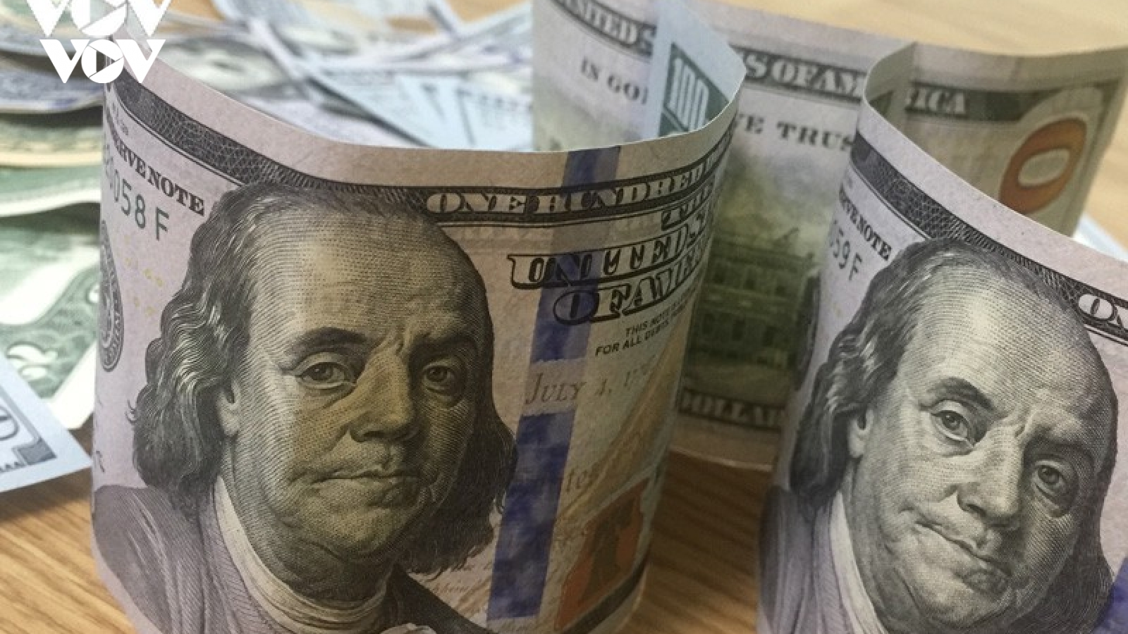 Giá USD trên thế giới giảm, trong nước vẫn ổn định