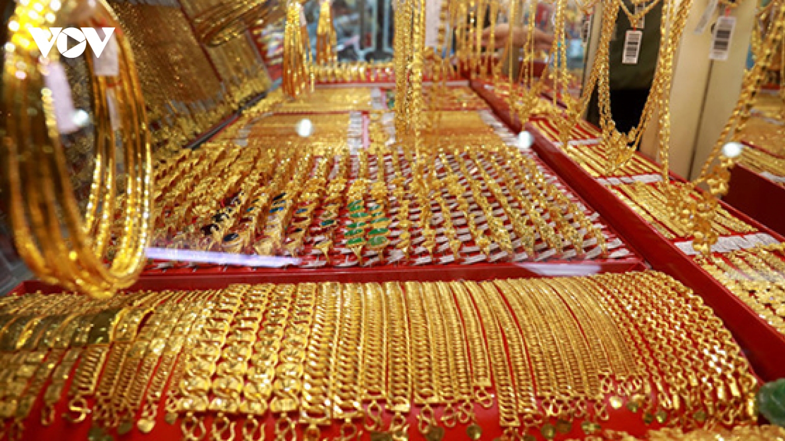 Giá vàng SJC bất ngờ quay đầu giảm nhẹ dù vàng thế giới vẫn tăng