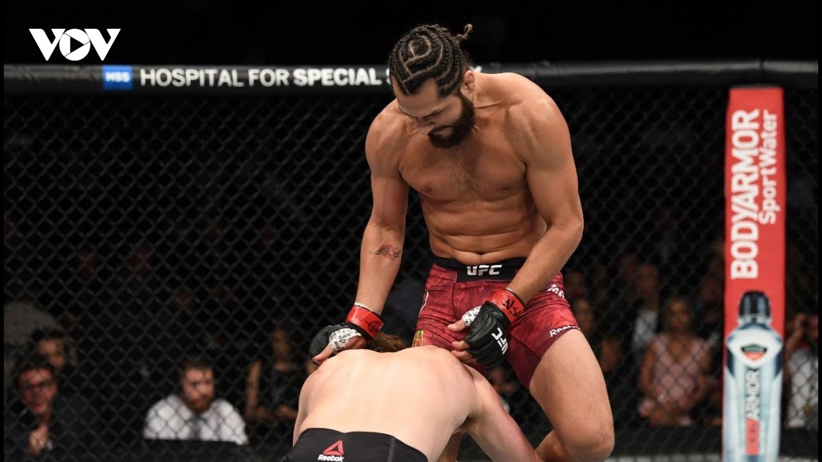 VIDEO: Những đòn knock-out như trong game trên sàn đấu võ tự do