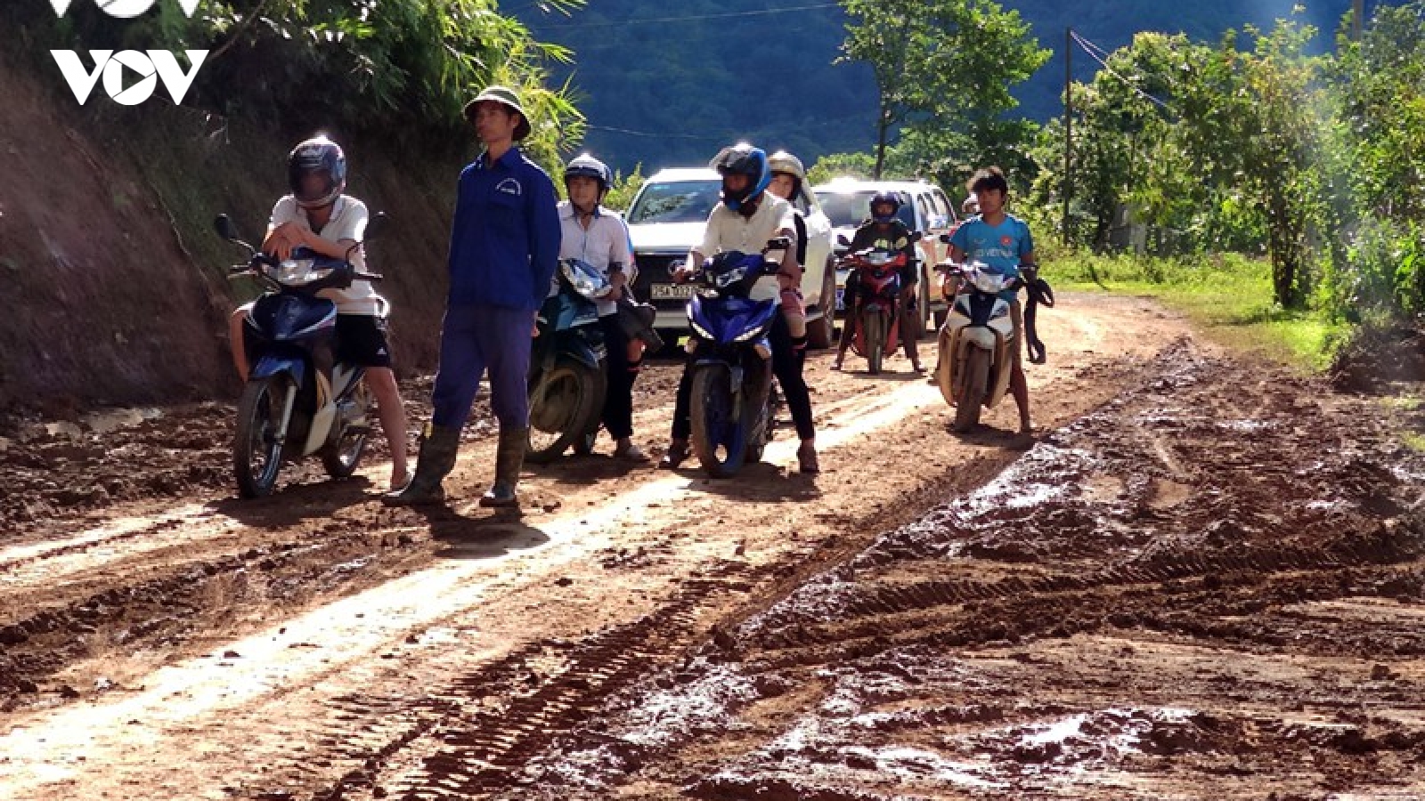Lai Châu tập trung khắc phục giao thông sau mưa lũ