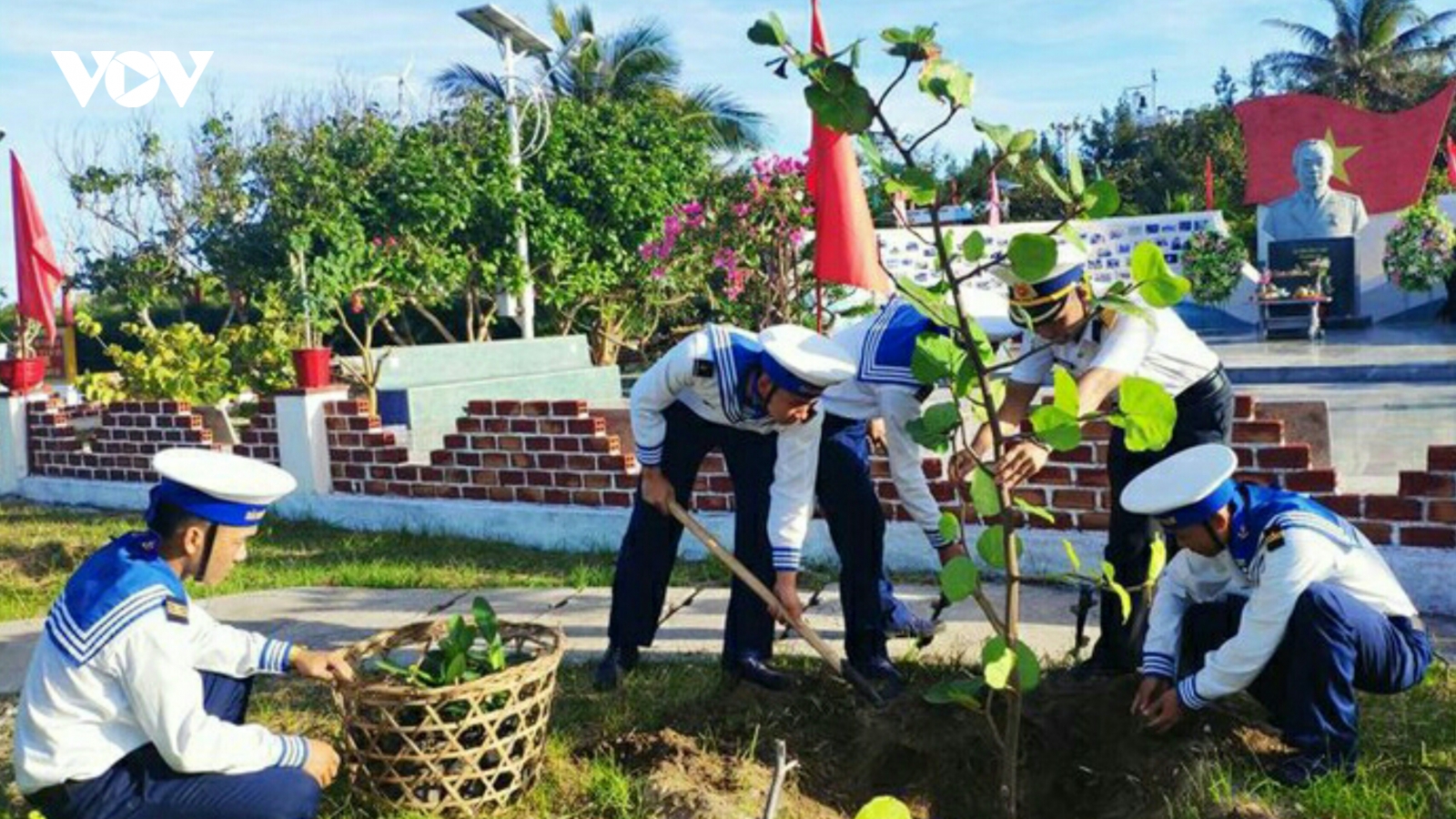 Trường Sa xanh giữa biển khơi