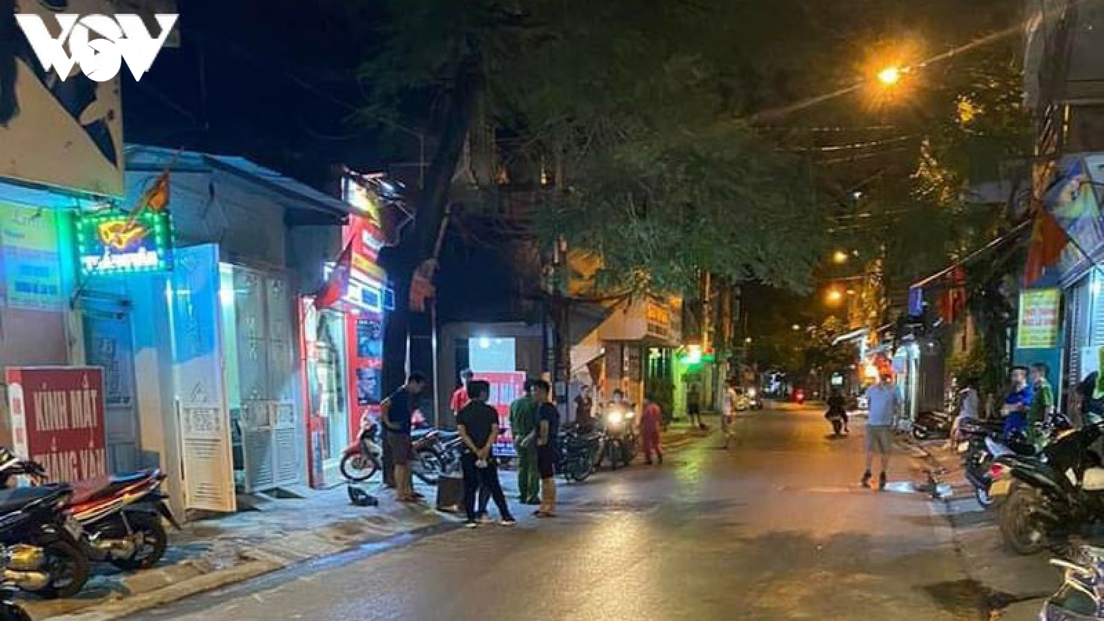 Bị tạt axít vì để tro vàng mã bay sang nhà hàng xóm