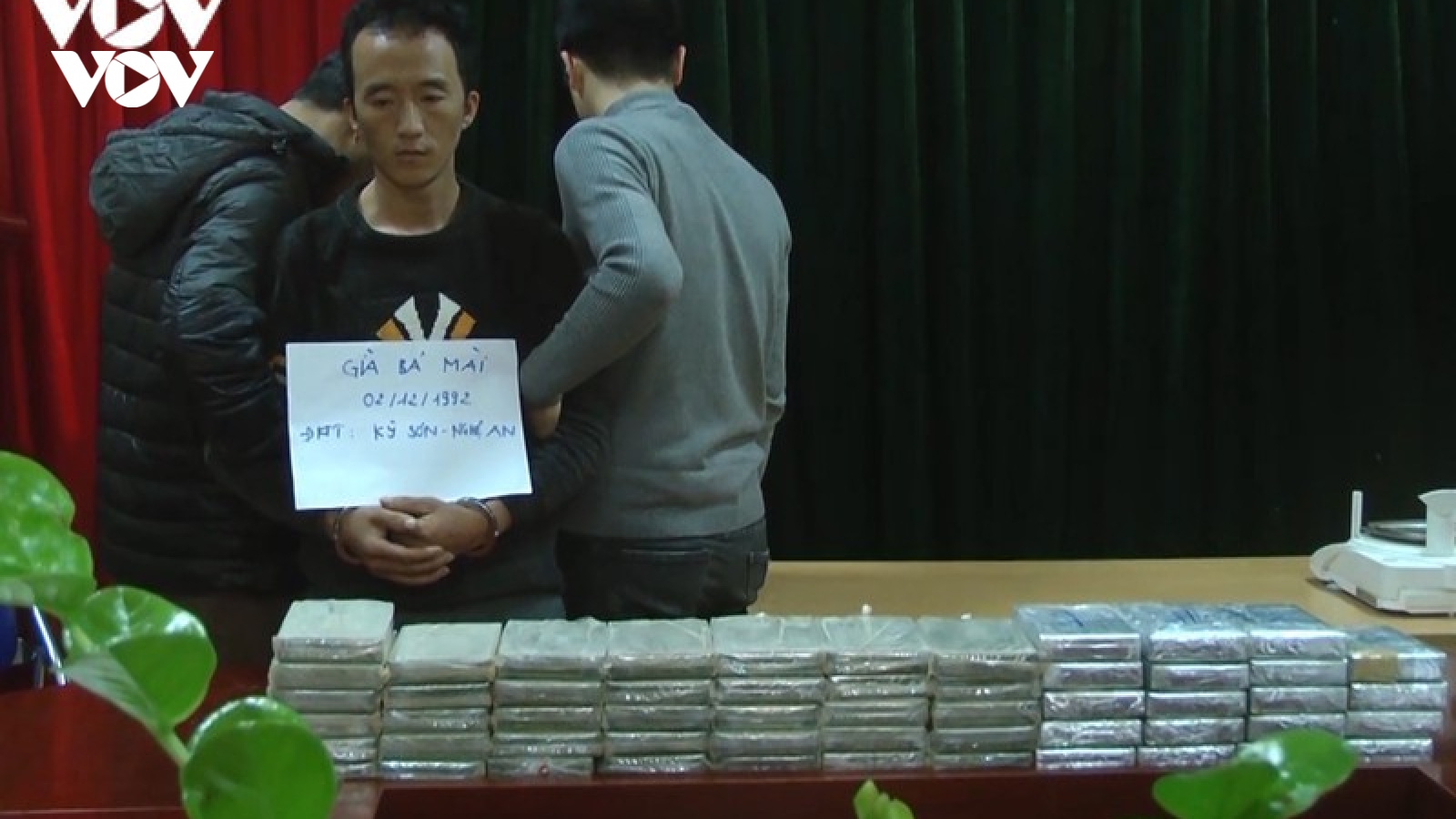 Đối tượng buôn bán 55 bánh heroin tự sát trong trại tạm giam