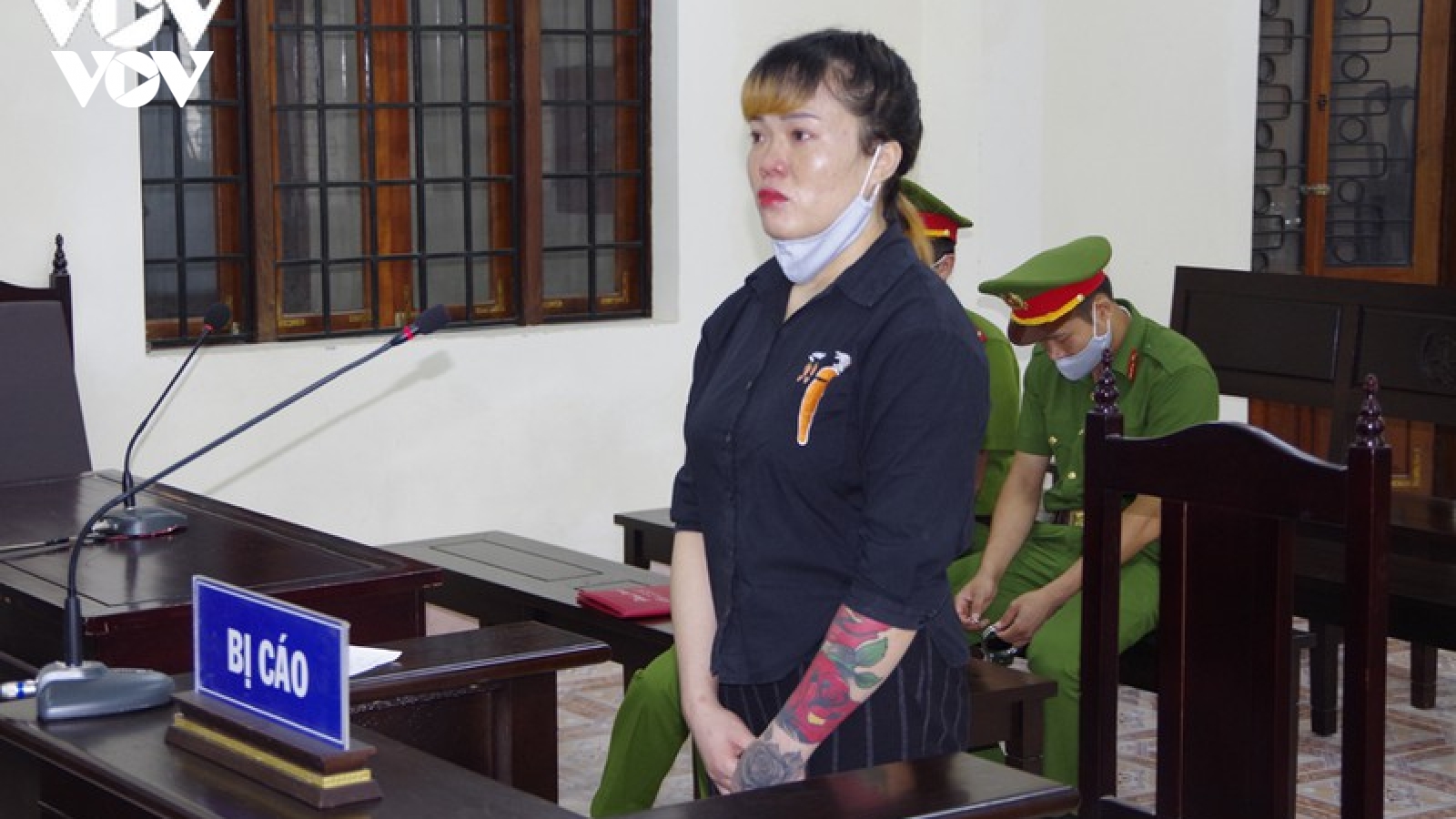 Buôn lậu khẩu trang qua biên giới, lĩnh án 6 năm tù
