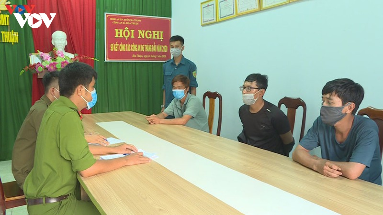 Mua ma túy về chia nhỏ bán cho con nghiện