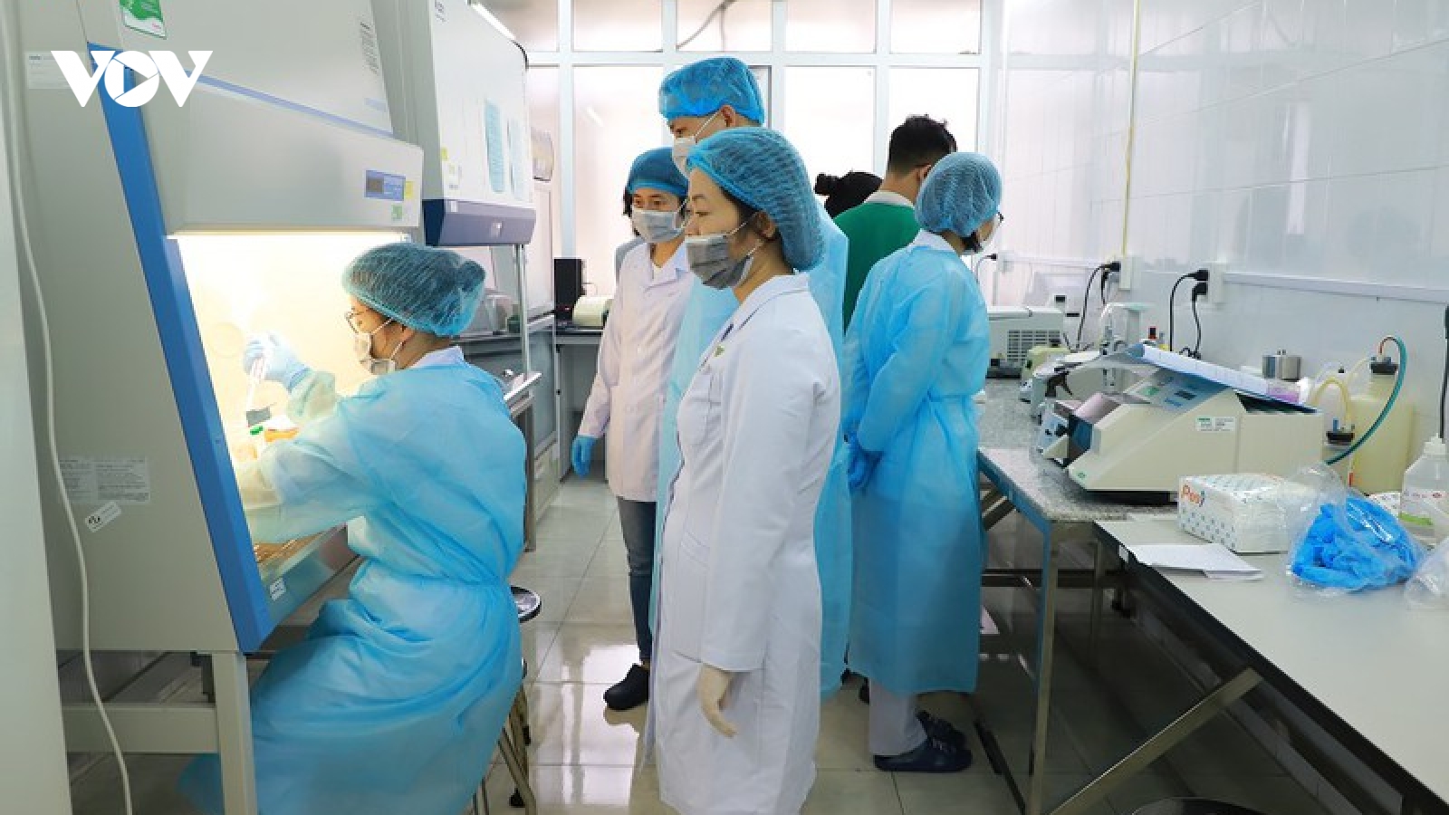 Quảng Ninh test nhanh người qua vùng dịch để sàng lọc SARS-CoV-2