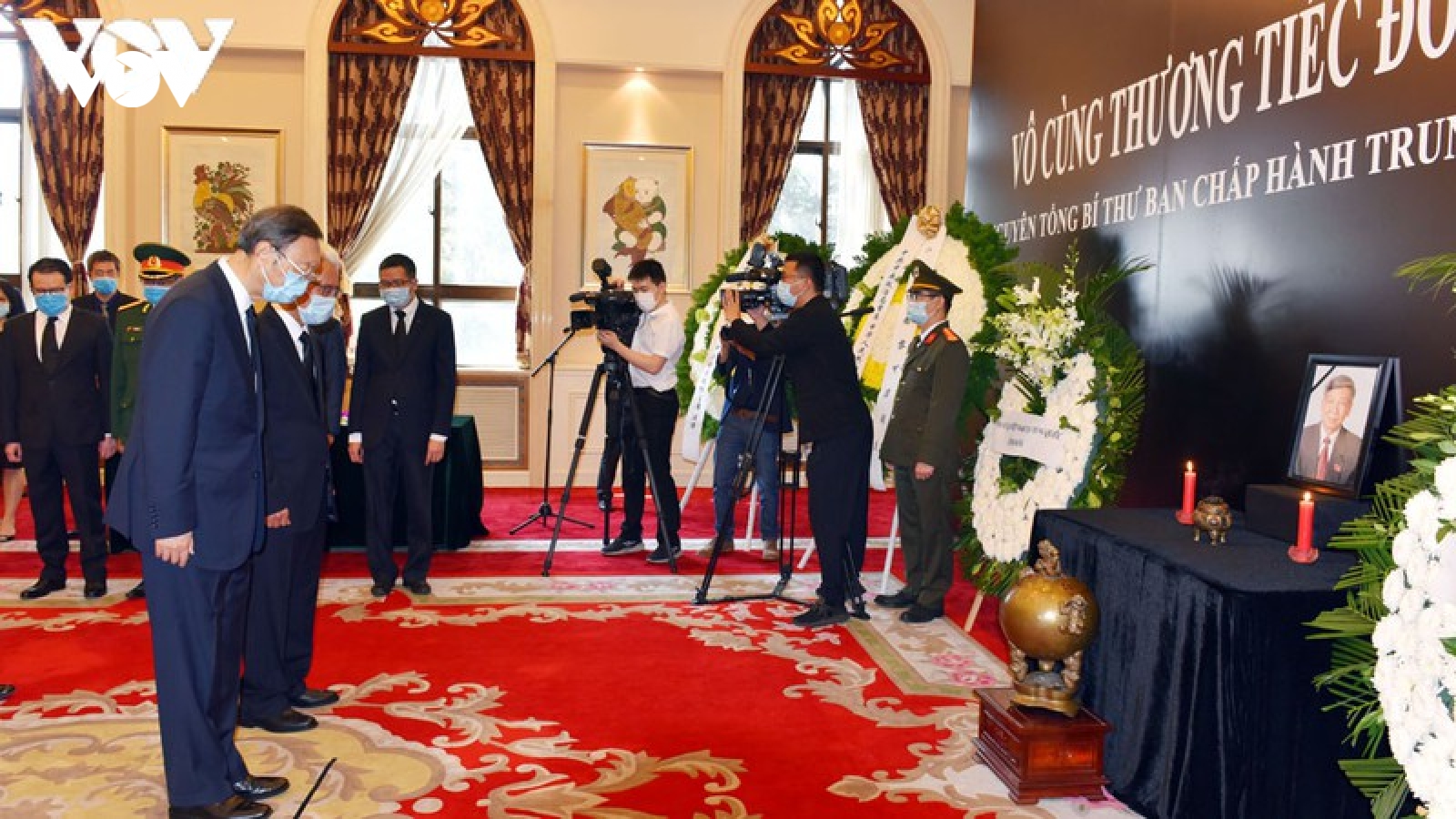 Lãnh đạo cấp cao Trung Quốc và Lào viếng nguyên Tổng Bí thư Lê Khả Phiêu