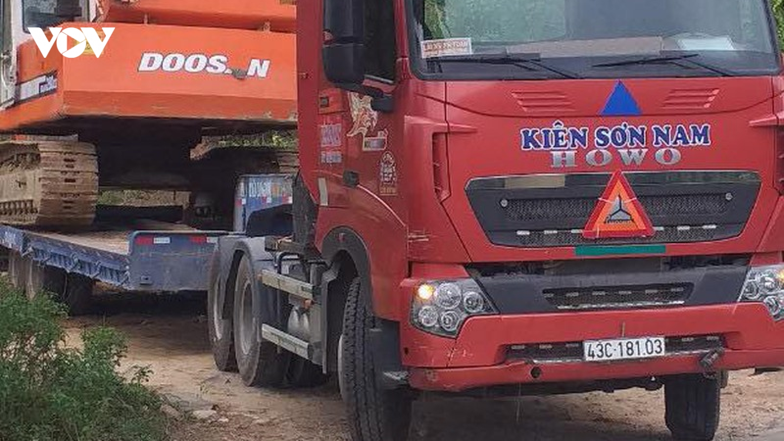 Lợi dụng cách ly xã hội, khai thác tận thu đất đồi trái phép ở Đà Nẵng