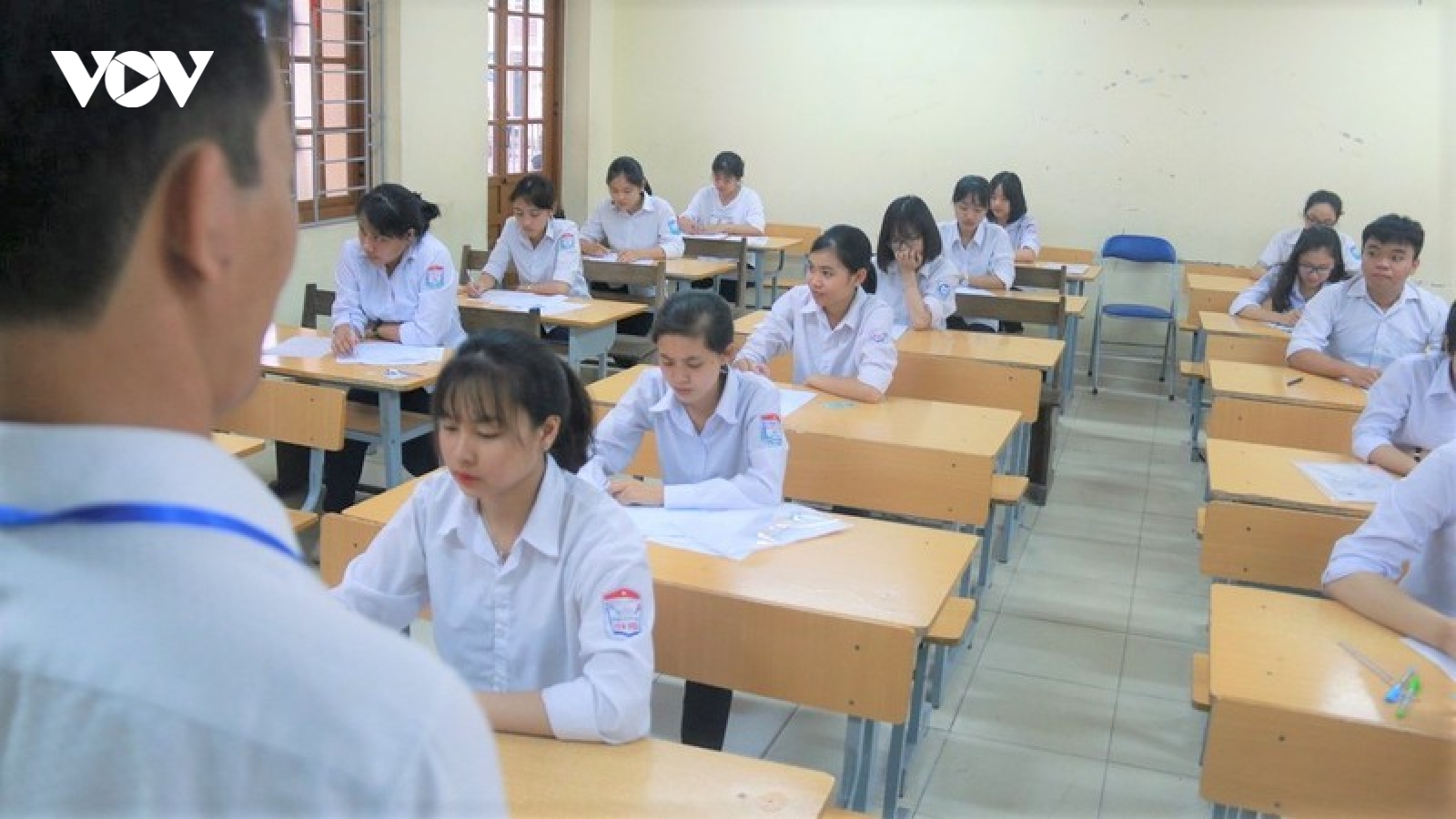 Trực thăng chở đề thi tốt nghiệp THPT cho hơn 80 thí sinh ở Côn Đảo