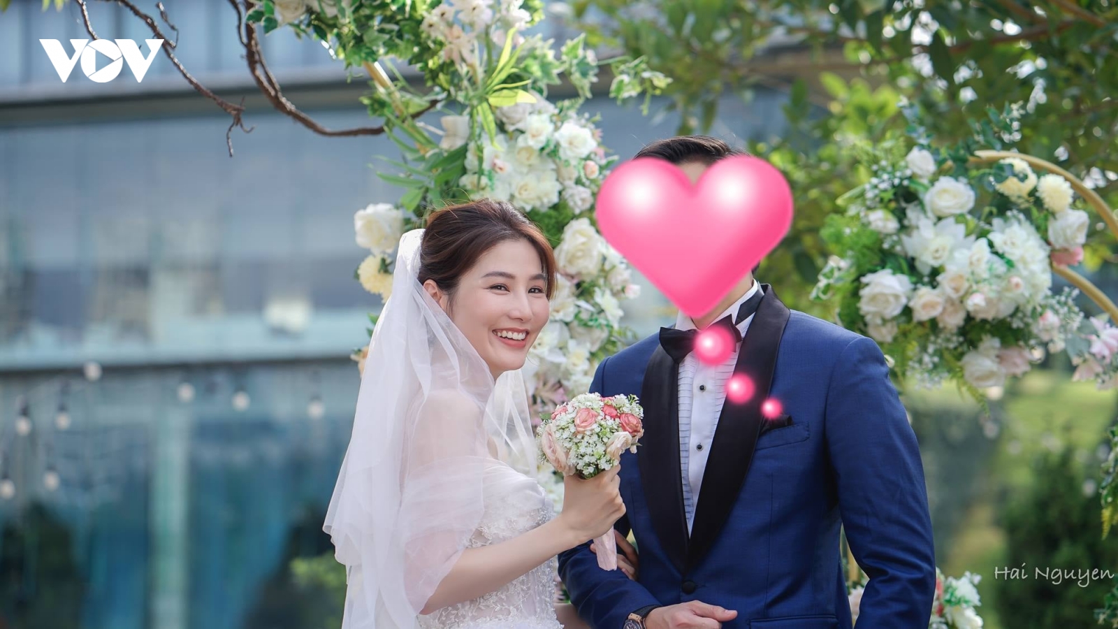 Diễm My 9x mặc váy cô dâu, hé lộ cái kết của bộ phim "Tình yêu và tham vọng"