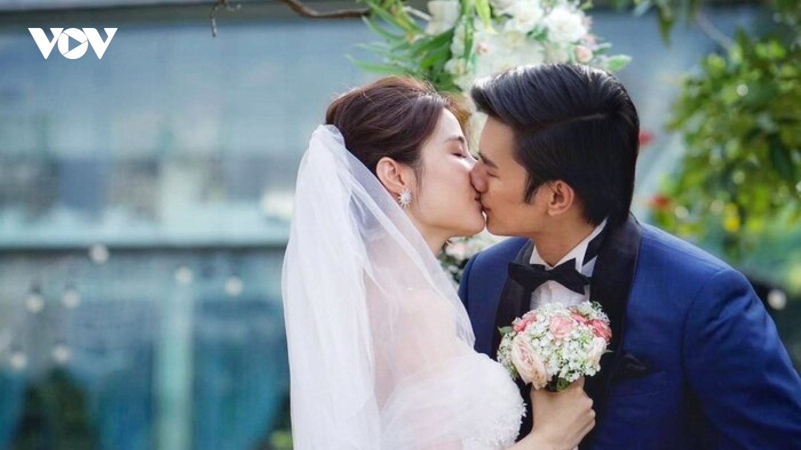 Nhan Phúc Vinh "khoá môi" Diễm My 9x ngọt ngào trong tập cuối "Tình yêu và tham vọng"