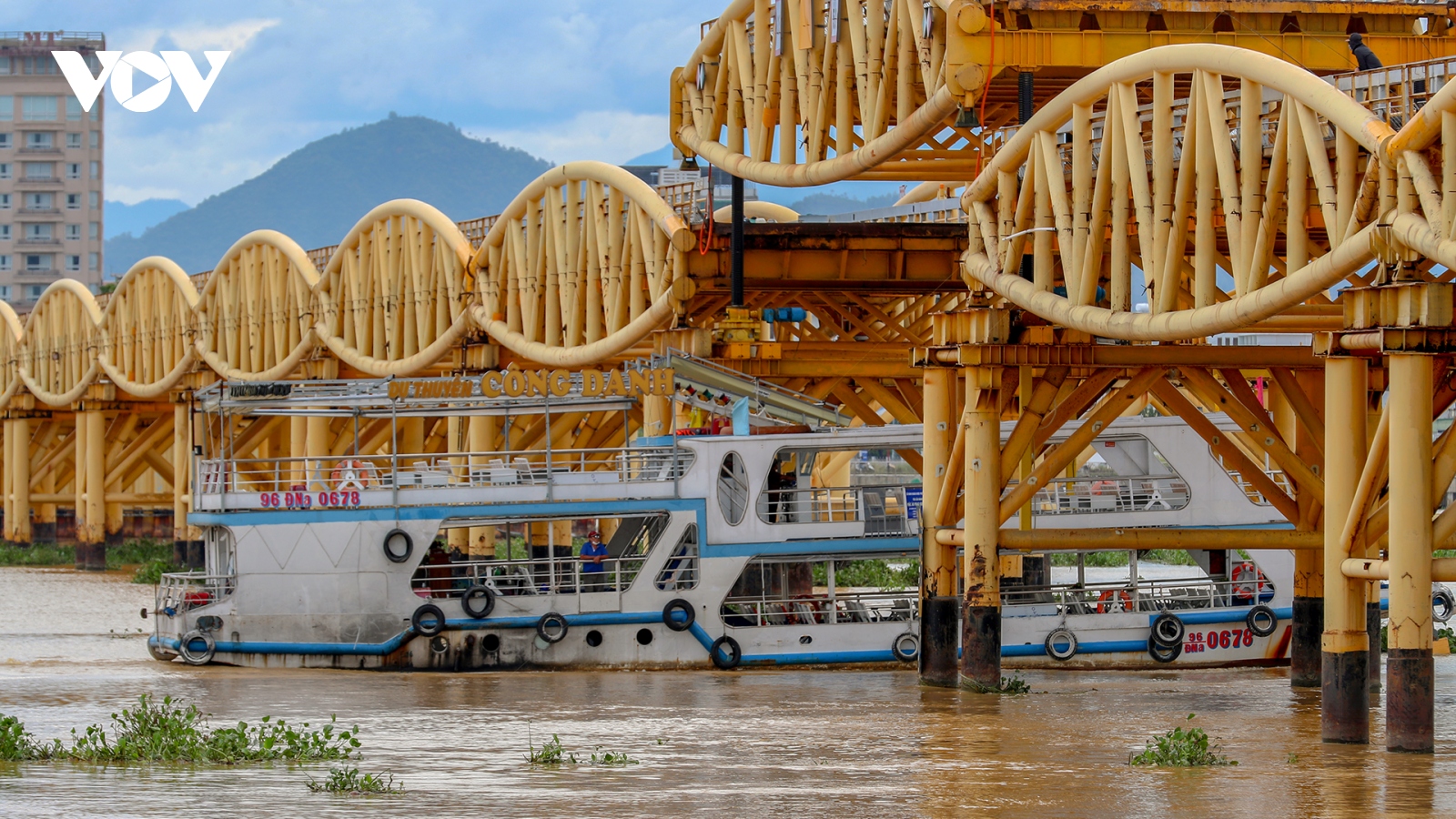Độc đáo cây cầu lâu đời nhất trên sông Hàn nâng hạ nhịp