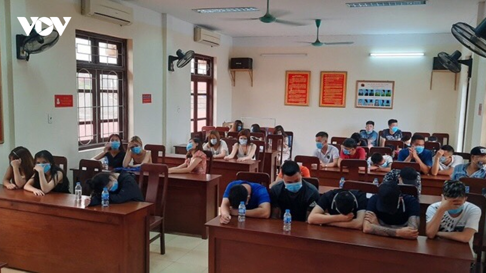 Kiểm tra đột xuất quán karaoke, 27 đối tượng dương tính với ma túy