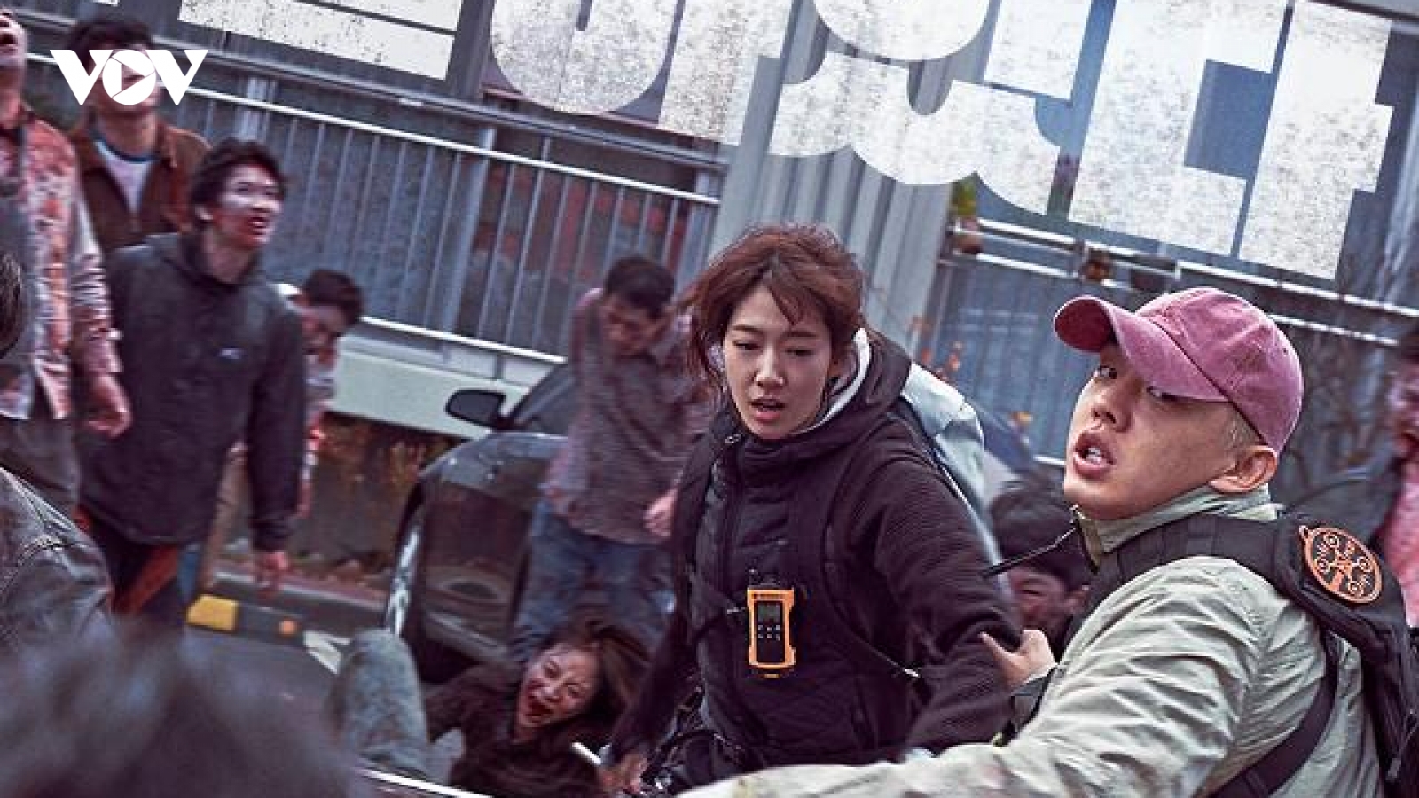 Bom tấn xác sống "#Alive" của Yoo Ah In, Park Shin Hye chiếm lĩnh Netflix toàn cầu