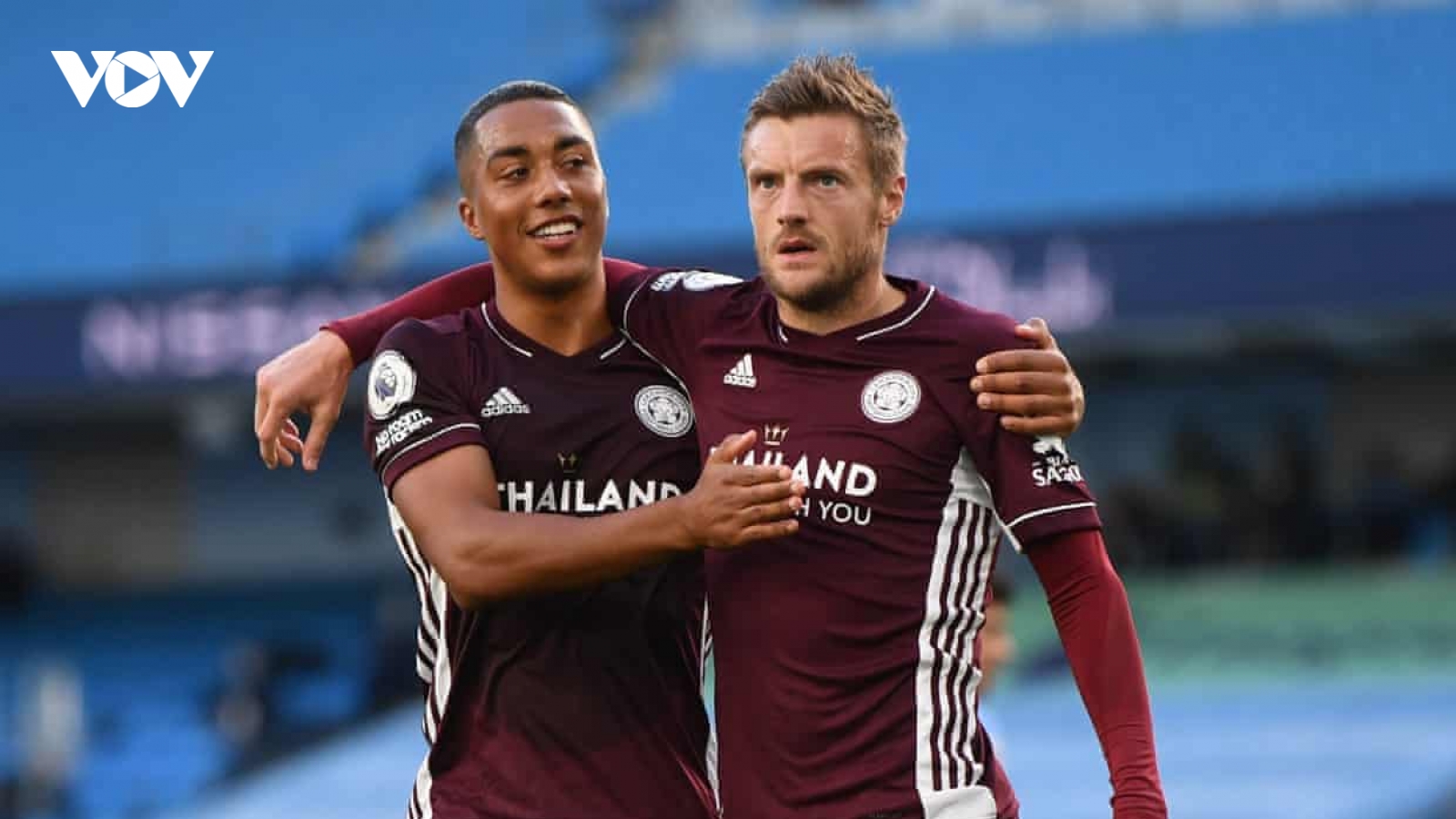 Jamie Vardy lập hat-trick, Leicester nhấn chìm Man City ngay tại Etihad