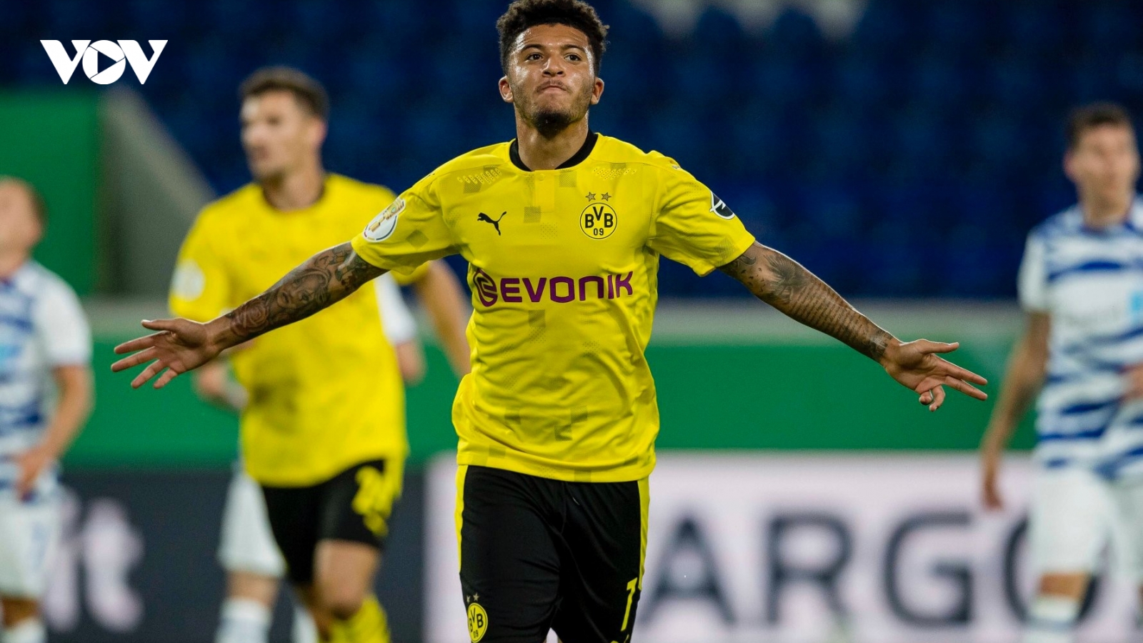 Jadon Sancho ghi bàn giúp Dortmund khởi đầu mùa giải mới như mơ