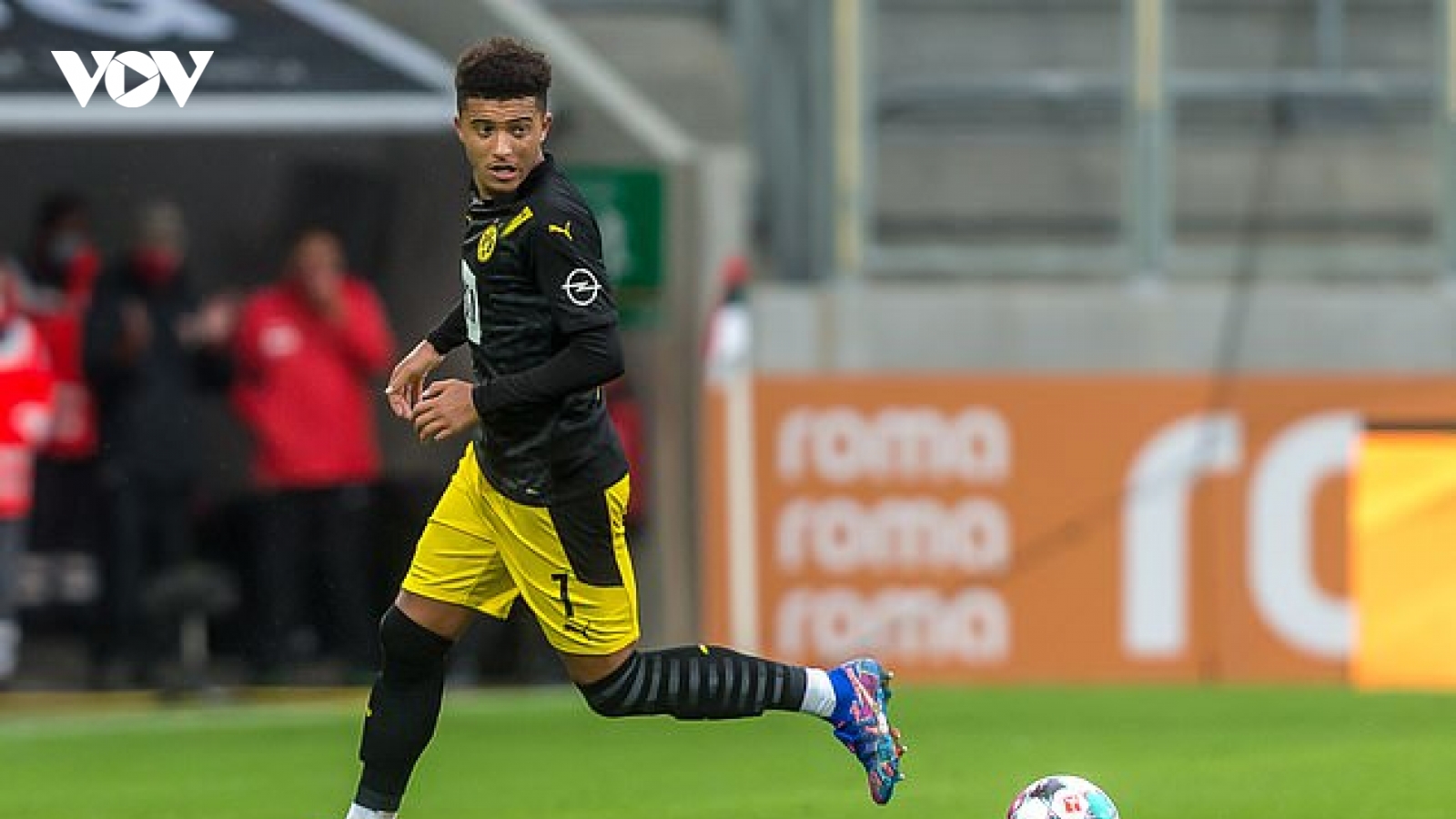 “Giương cờ trắng” thương vụ Jadon Sancho, MU bất ngờ muốn mượn người thừa ở Barca