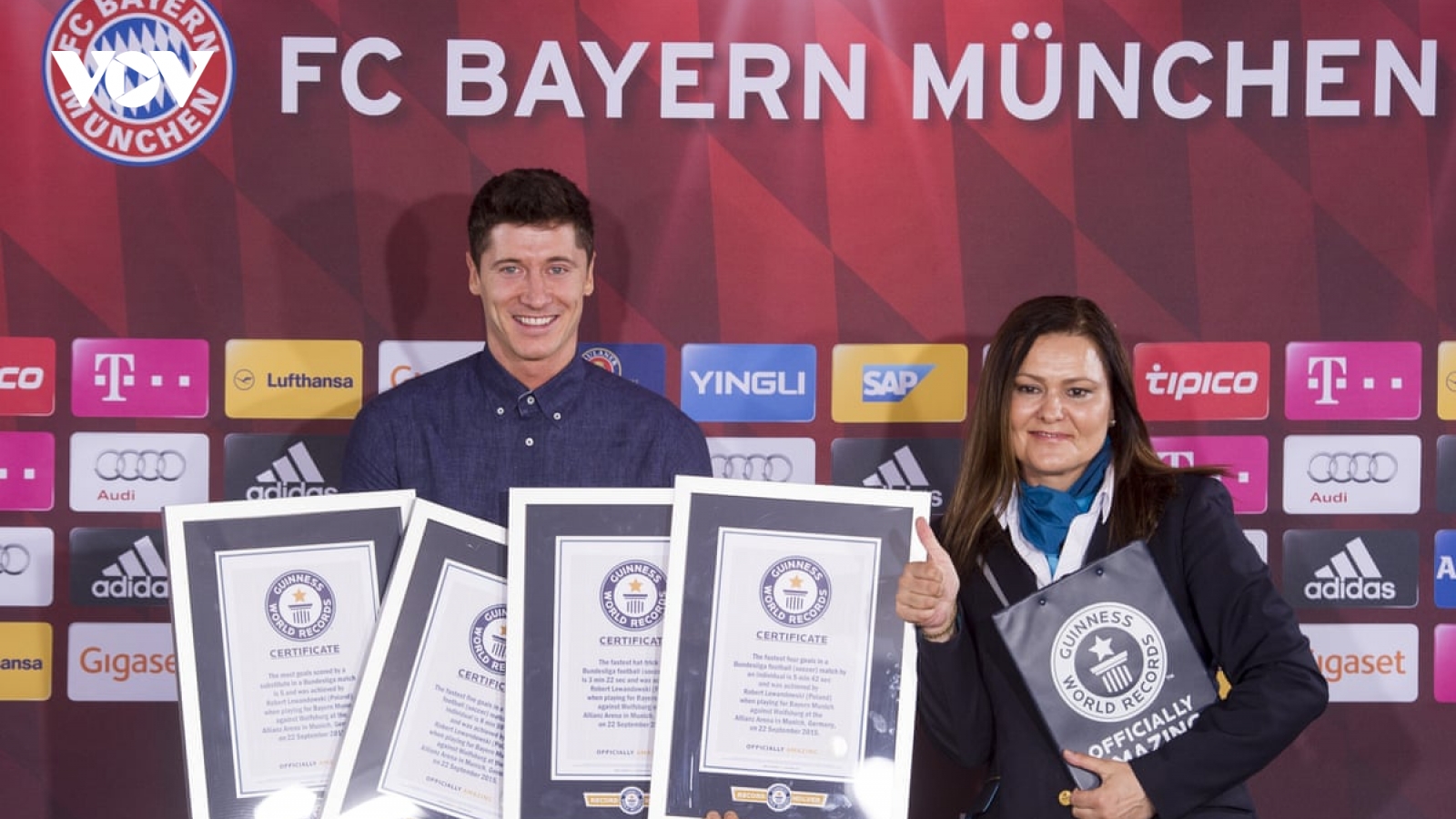 Ngày này năm xưa: Lewandowski đi vào lịch sử bóng đá thế giới