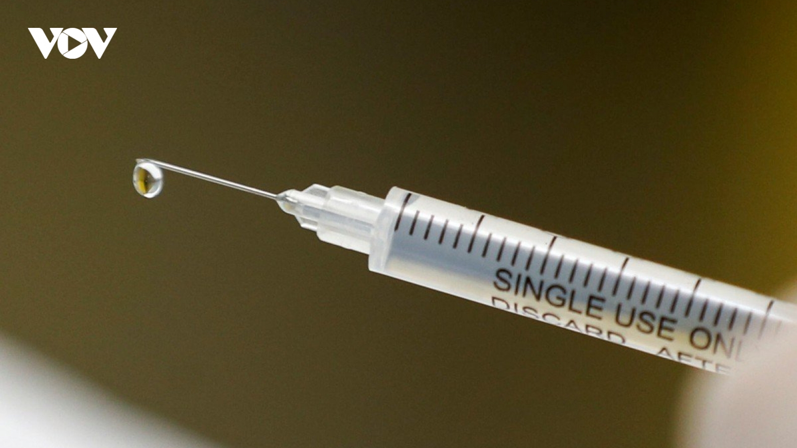 Sẽ không có đủ vaccine Covid-19 để cuộc sống trở lại bình thường cho đến năm 2022