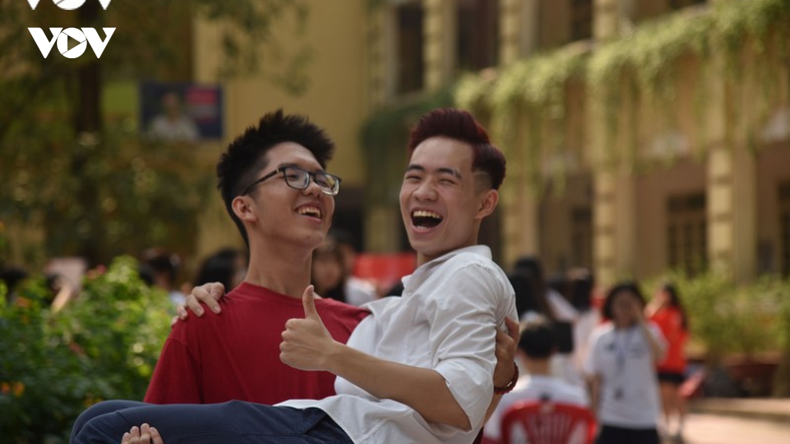 Học sinh Hà Nội hào hứng ngày tựu trường năm học đặc biệt mùa Covid-19