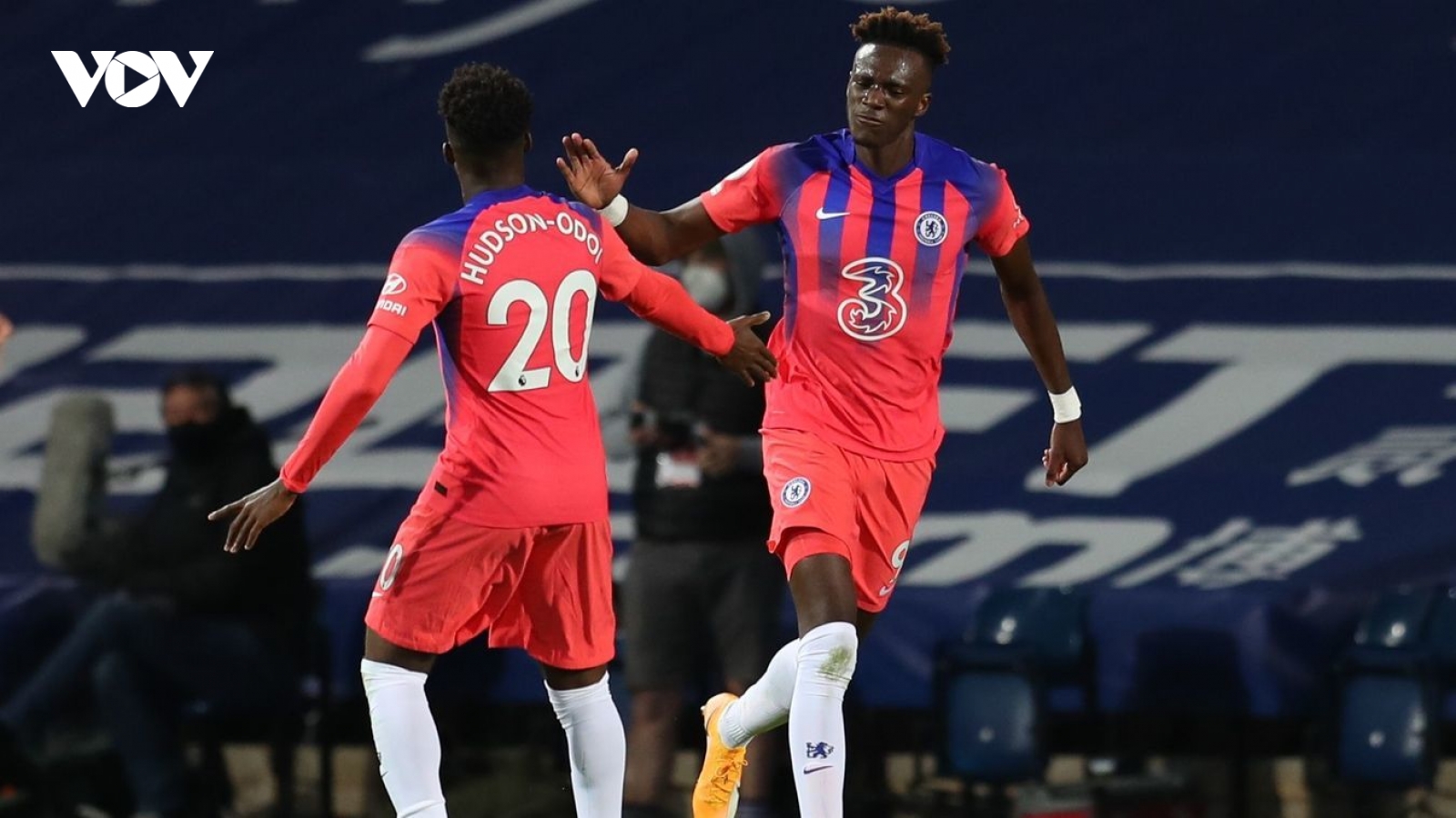 Chelsea hòa West Brom sau trận đấu "kinh điển"