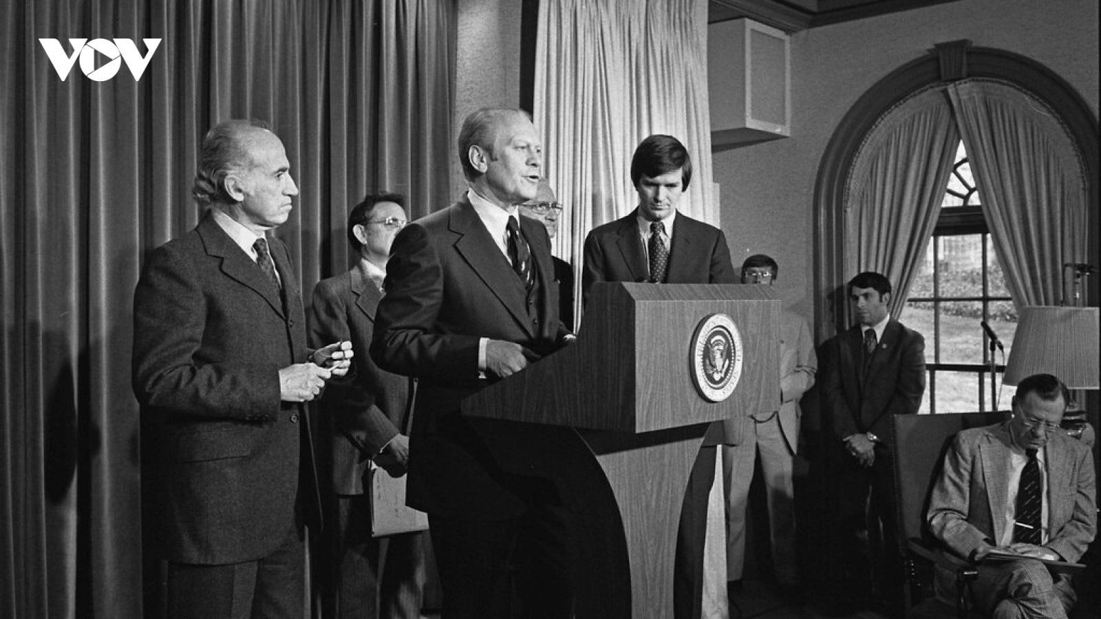 Bài học “vaccine tranh cử” cho Tổng thống Trump từ Gerald Ford