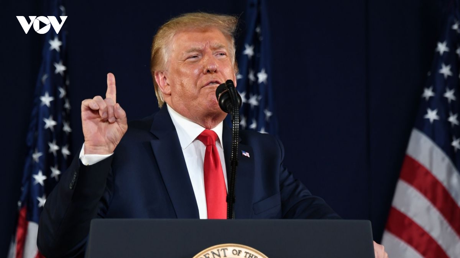 Mỹ có gần 200.000 ca tử vong do Covid-19, Trump vẫn tổ chức mít tinh tranh cử trong nhà
