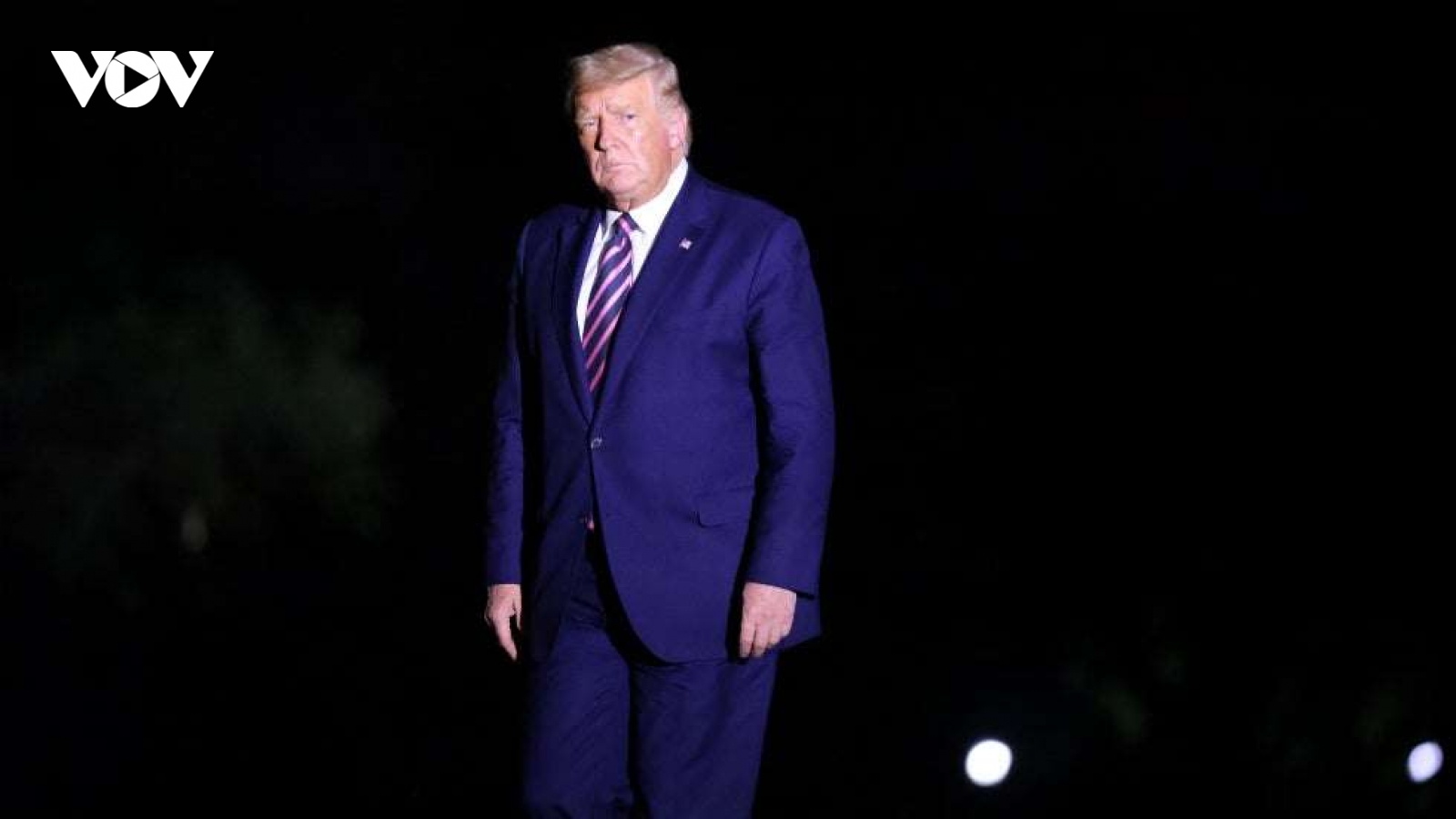 Lý giải sự bật lên của Tổng thống Trump khi bầu cử Mỹ cận kề
