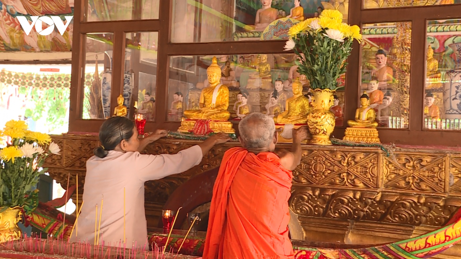 Đồng bào Khmer vui lễ Sen Dolta, an toàn phòng chống dịch