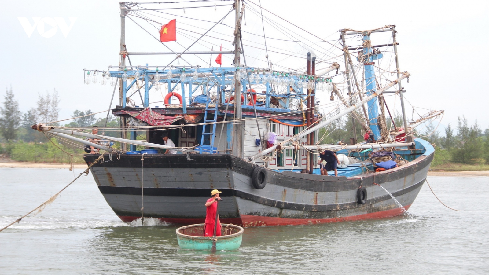 Miền Trung khẩn trương phòng chống bão số 5