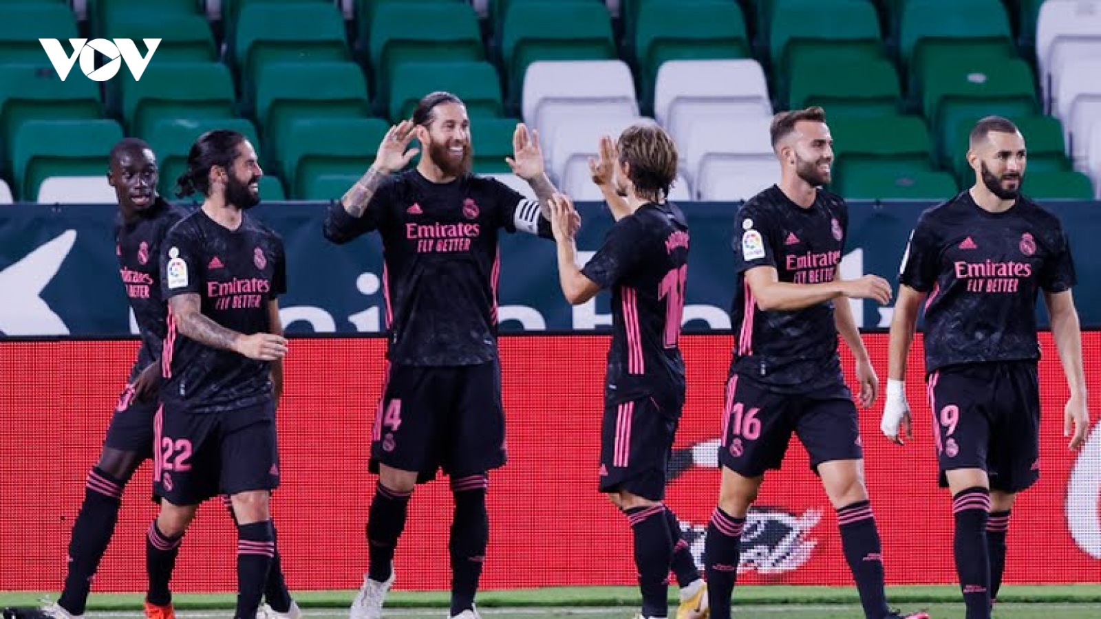 Ramos ghi bàn, Real Madrid thắng kịch tính Betis