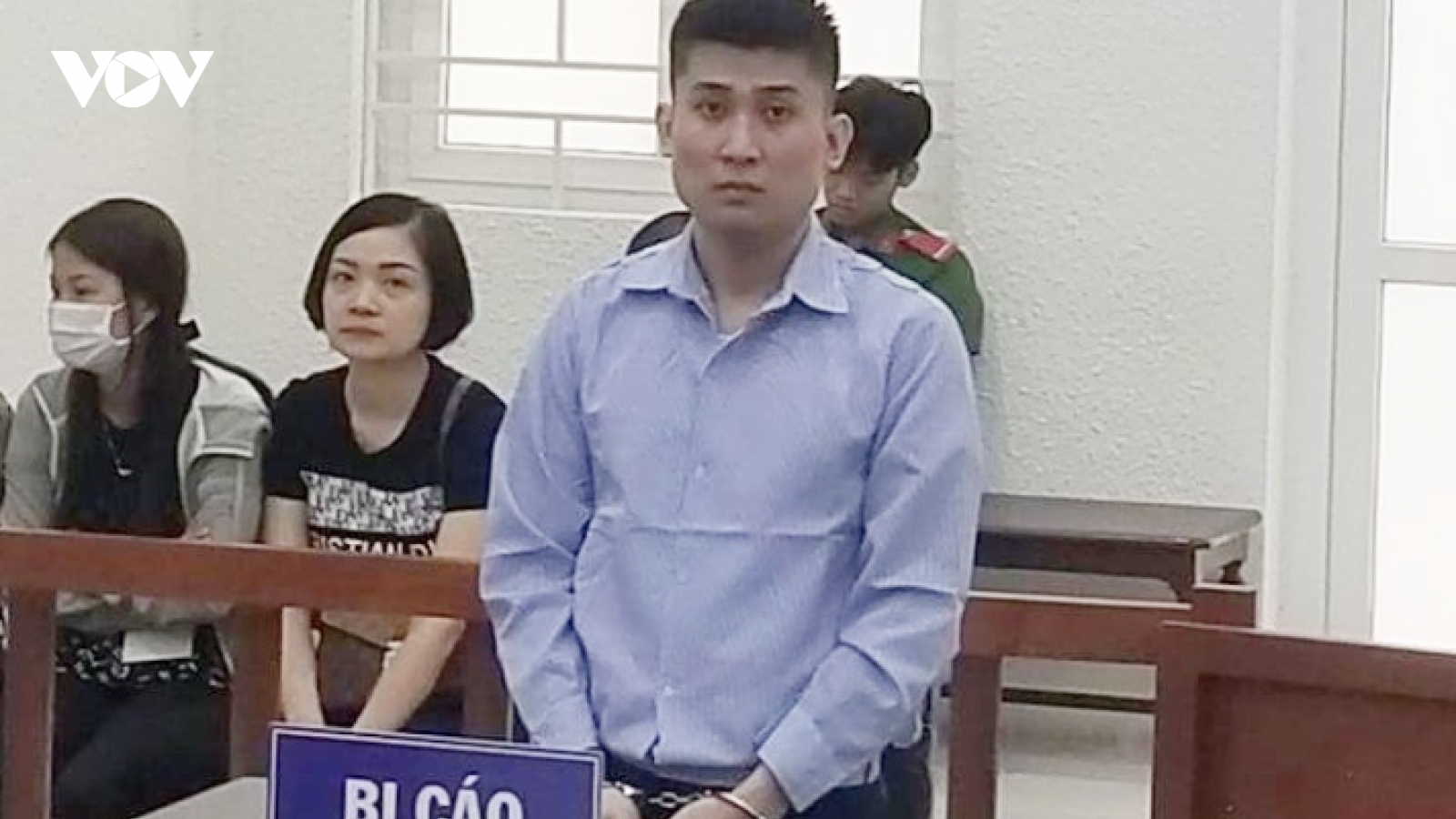 Cựu cán bộ công an lĩnh án 10 năm tù vì giả giấy tờ đi lừa đảo