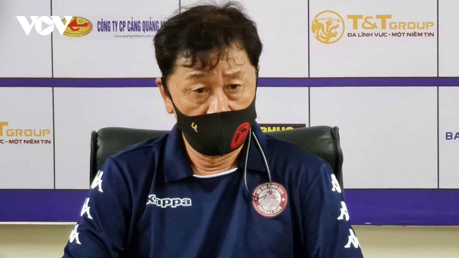 HLV Chung Hae-seong nói gì khi TPHCM thua mất mặt trước Hà Nội FC?