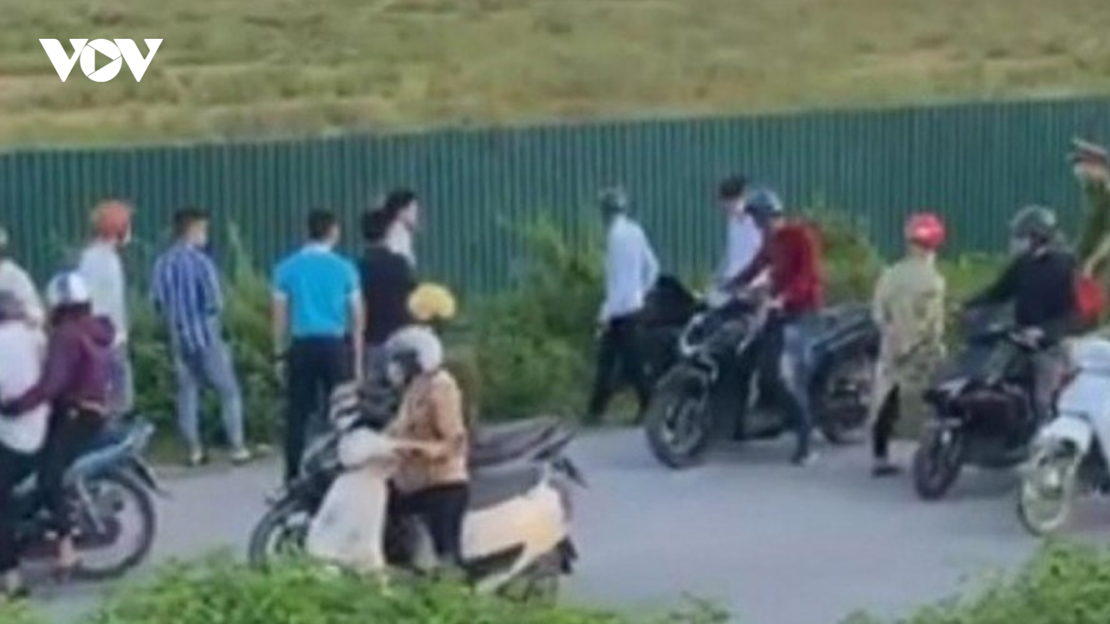 Một CSCĐ Bắc Giang hy sinh khi bị xe khách vi phạm chèn qua