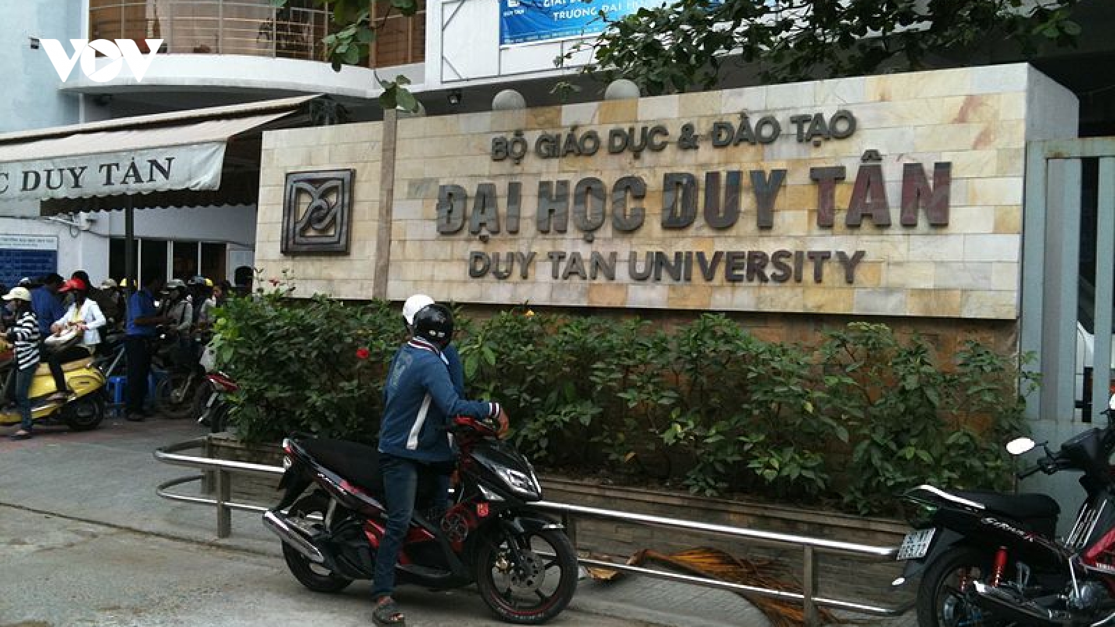 Xử phạt 2 cán bộ ĐH Duy Tân viết thư nặc danh bôi xấu các trường Đại học khác