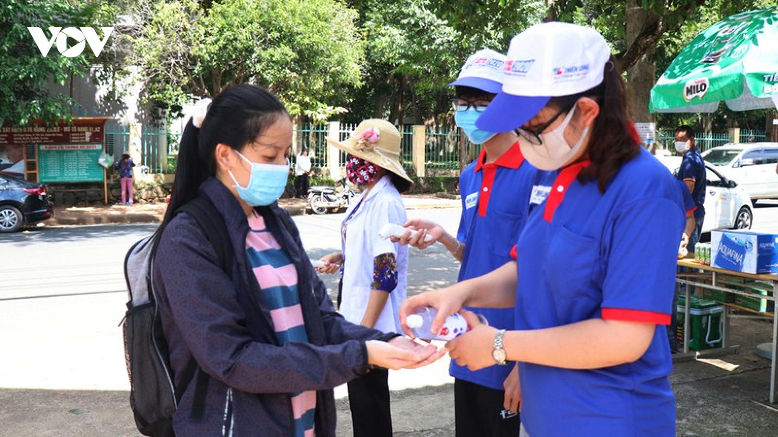 Thứ trưởng Bộ GD-ĐT Nguyễn Hữu Độ kiểm tra công tác thi tại Đắk Lắk