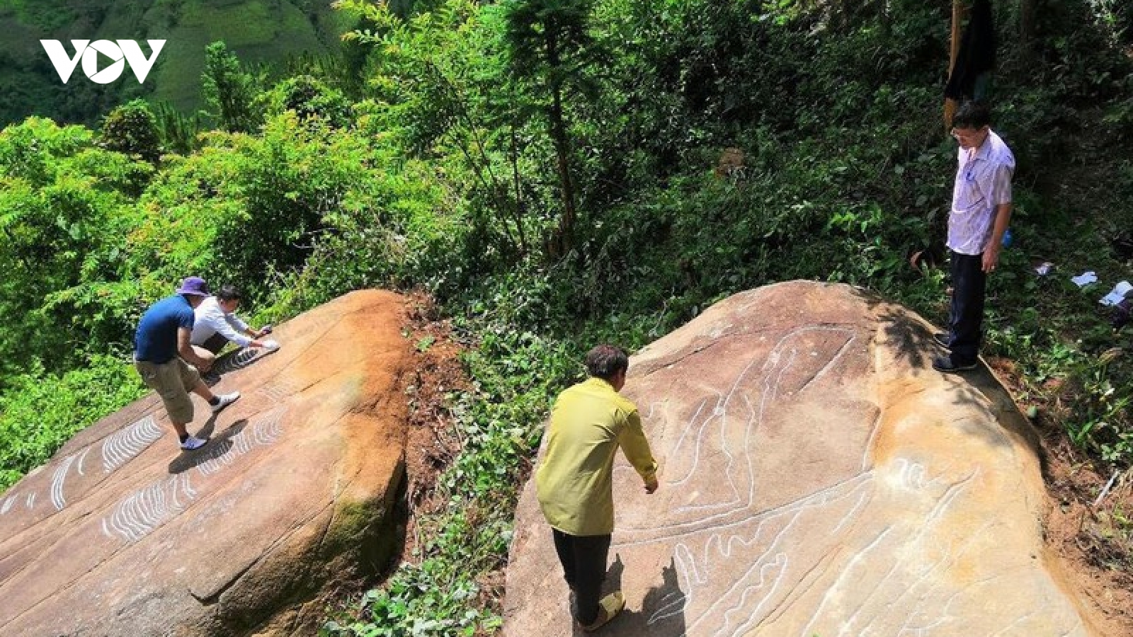 Phát hiện thêm “ruộng bậc thang’’ khắc trên đá ở Mù Cang Chải, Yên Bái