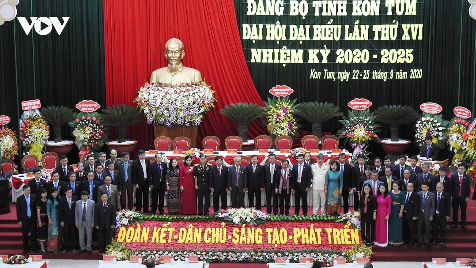 Ban Chấp hành Đảng bộ tỉnh Kon Tum nhiệm kỳ mới ra mắt Đại hội