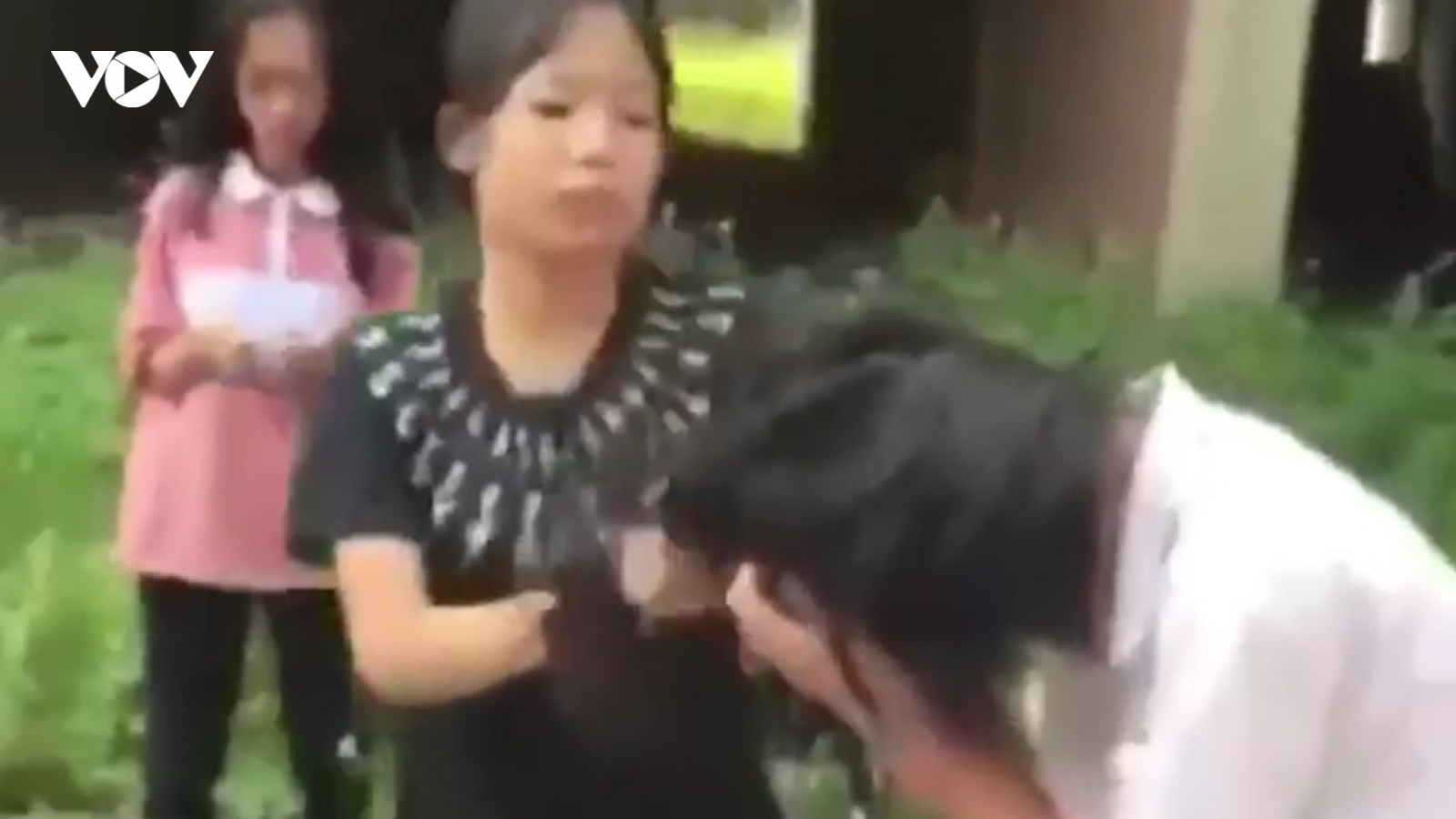 Công an vào cuộc điều tra vụ 2 học sinh nữ đánh nhau